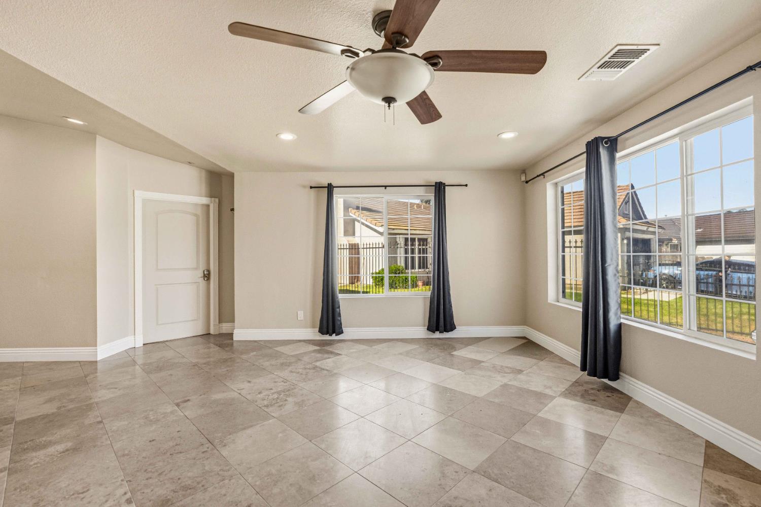 1916 Central Park Way, Modesto, CA 95351