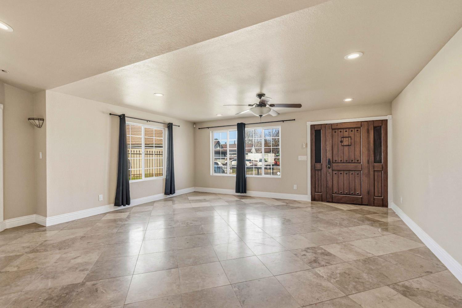 1916 Central Park Way, Modesto, CA 95351