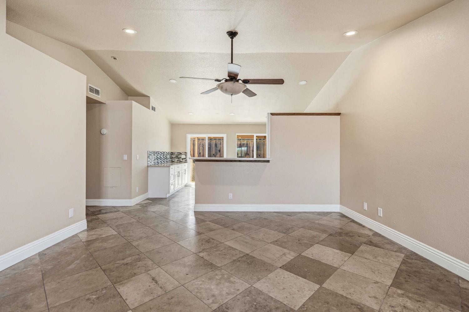 1916 Central Park Way, Modesto, CA 95351