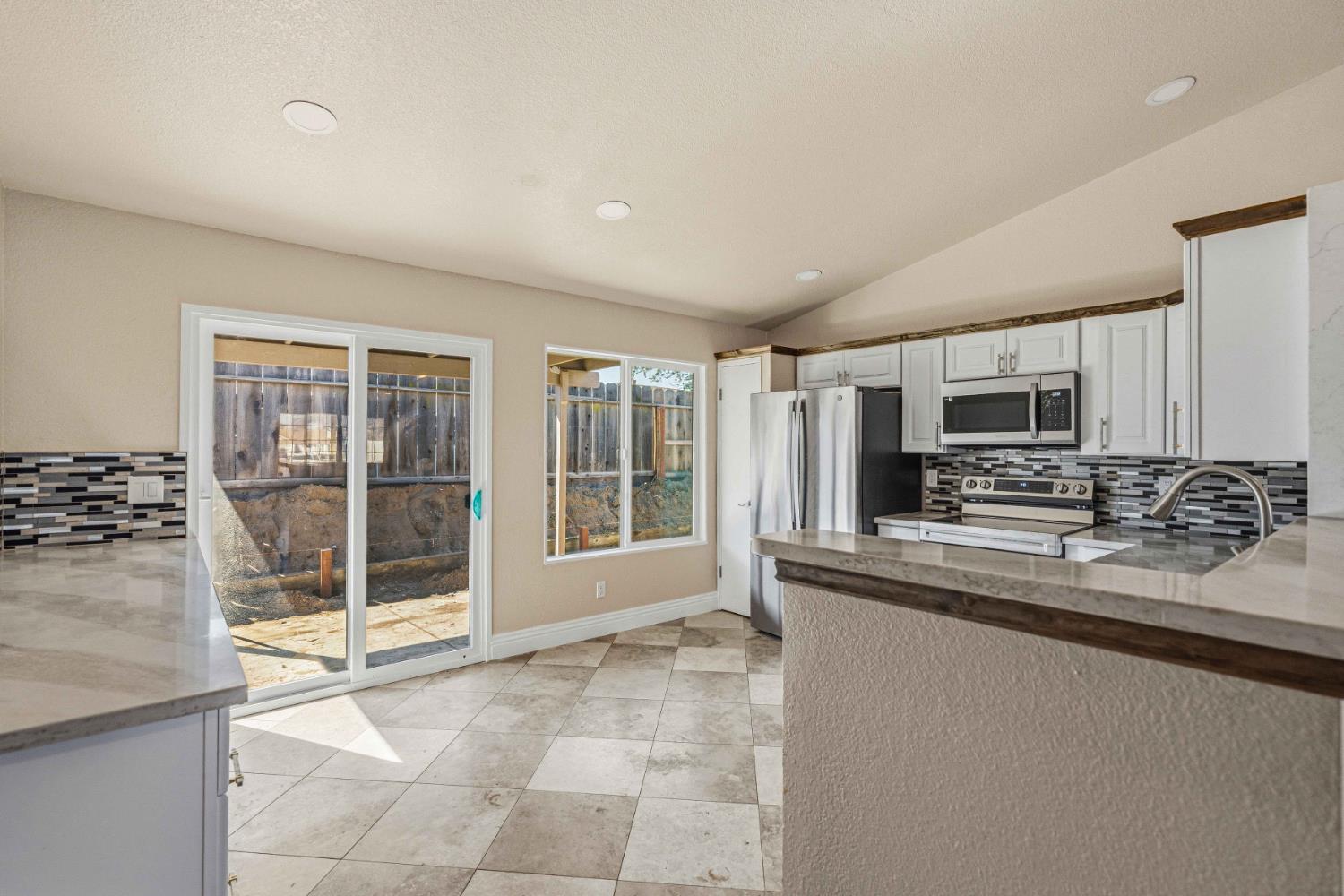 1916 Central Park Way, Modesto, CA 95351