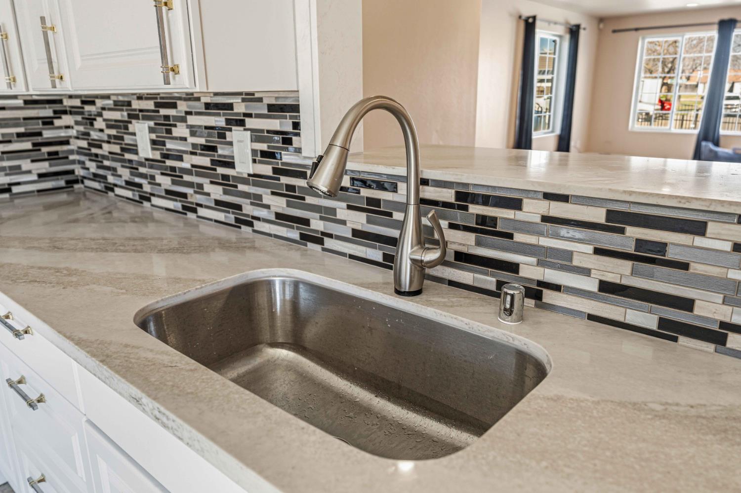 1916 Central Park Way, Modesto, CA 95351