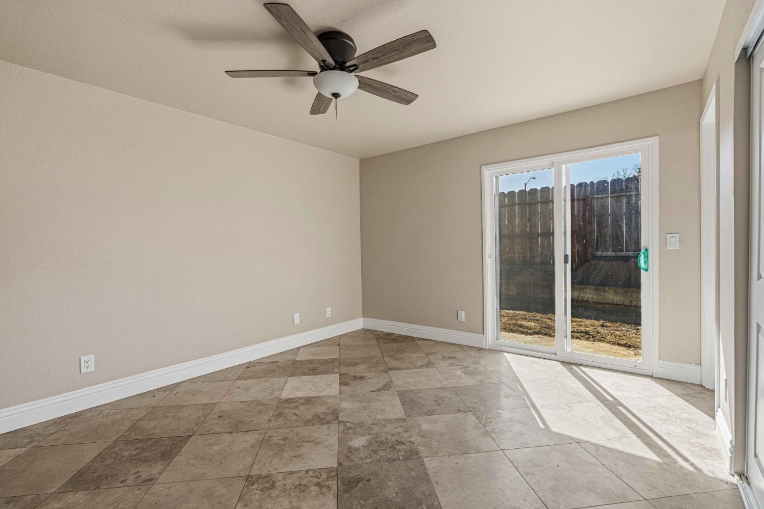 1916 Central Park Way, Modesto, CA 95351