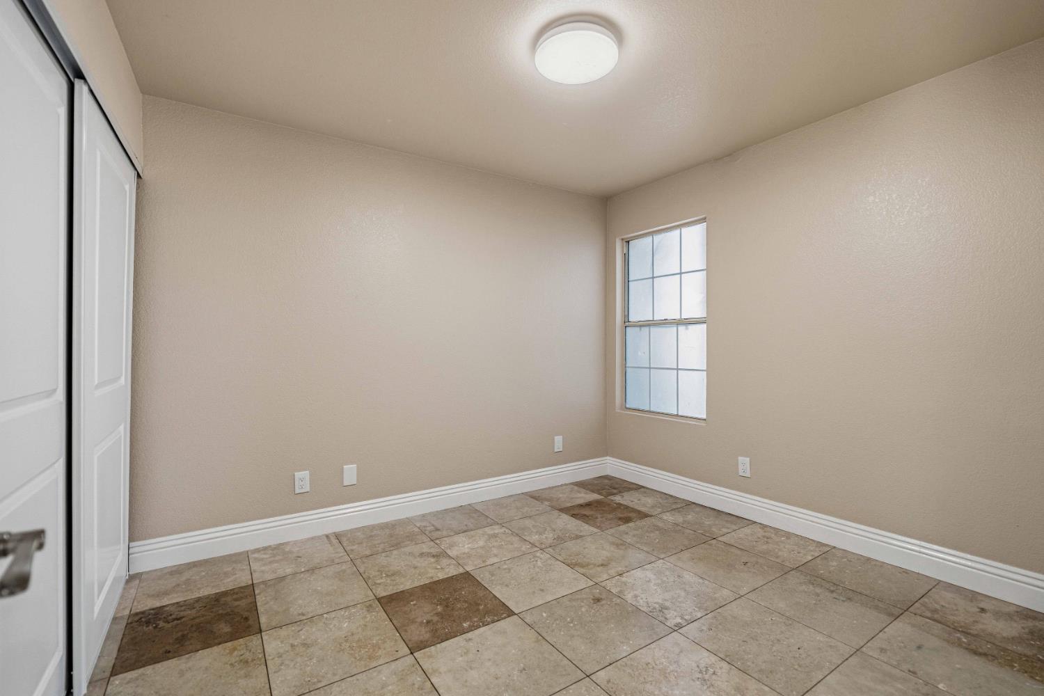 1916 Central Park Way, Modesto, CA 95351