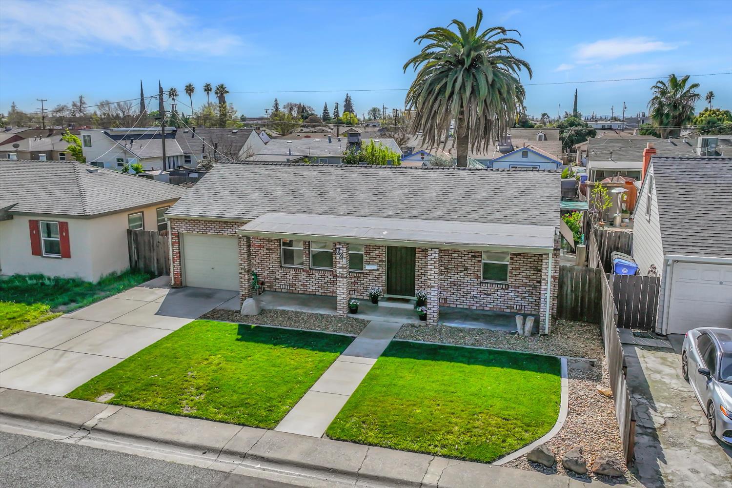 628 E North St, Manteca, CA 95336