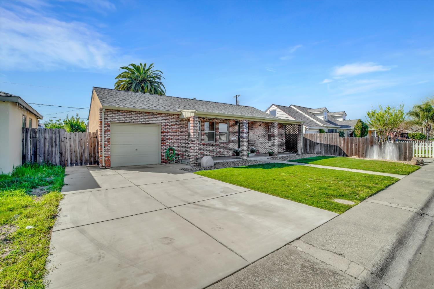 628 E North St, Manteca, CA 95336
