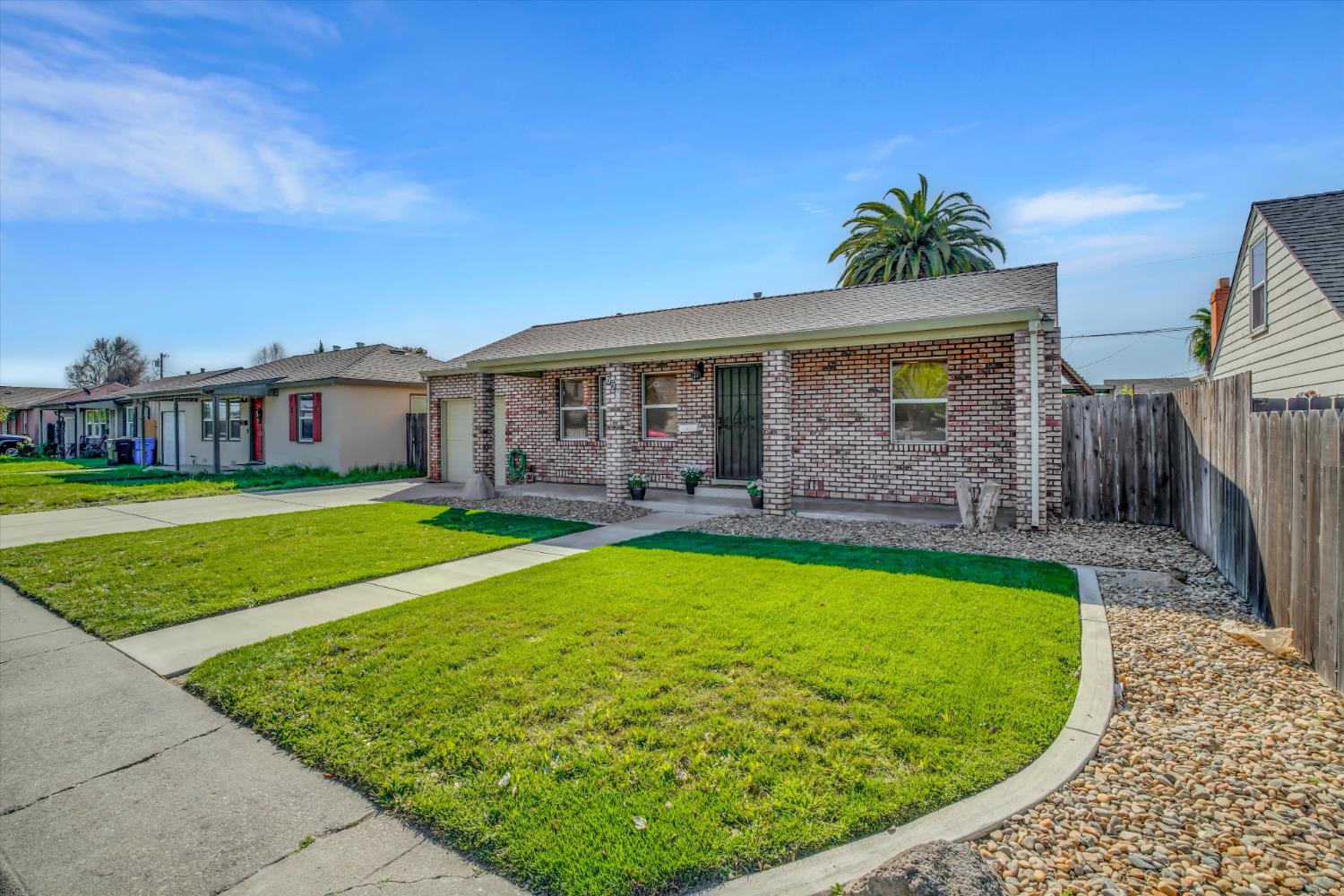 628 E North St, Manteca, CA 95336