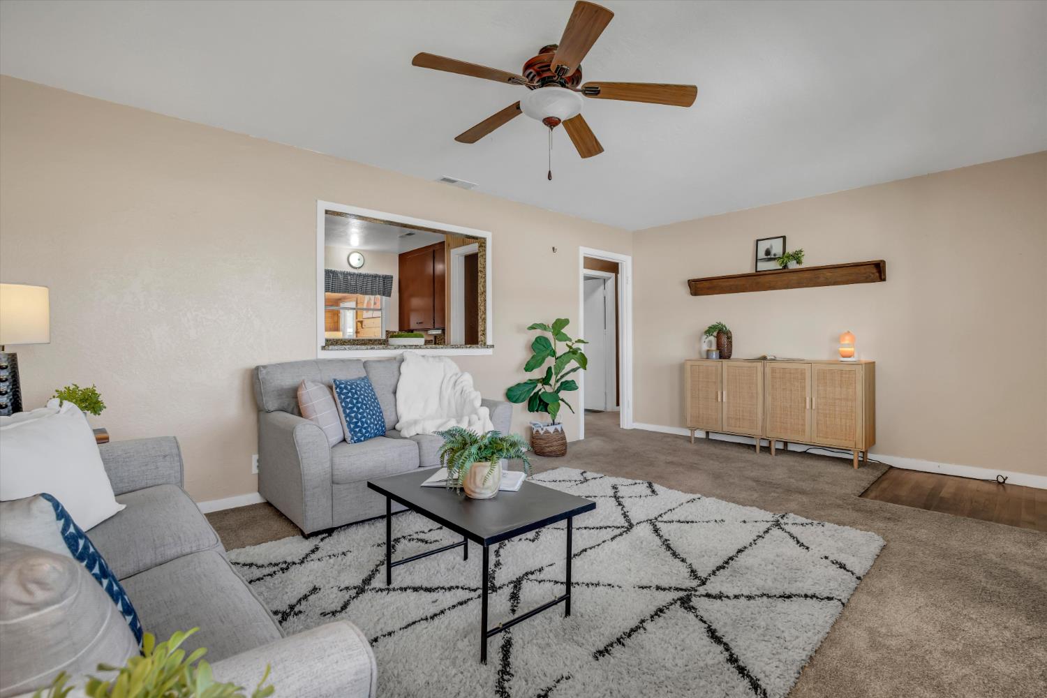 628 E North St, Manteca, CA 95336