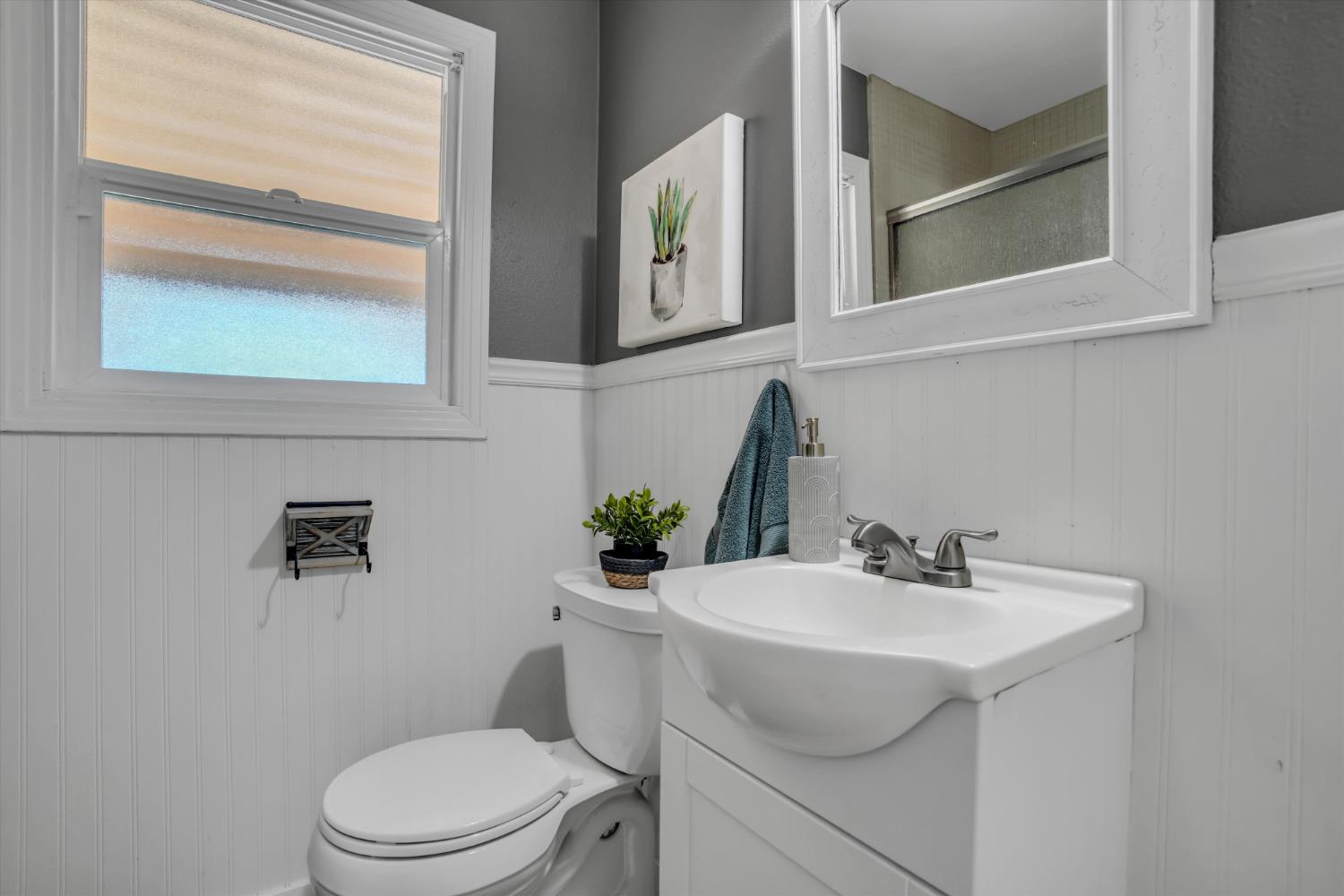 628 E North St, Manteca, CA 95336