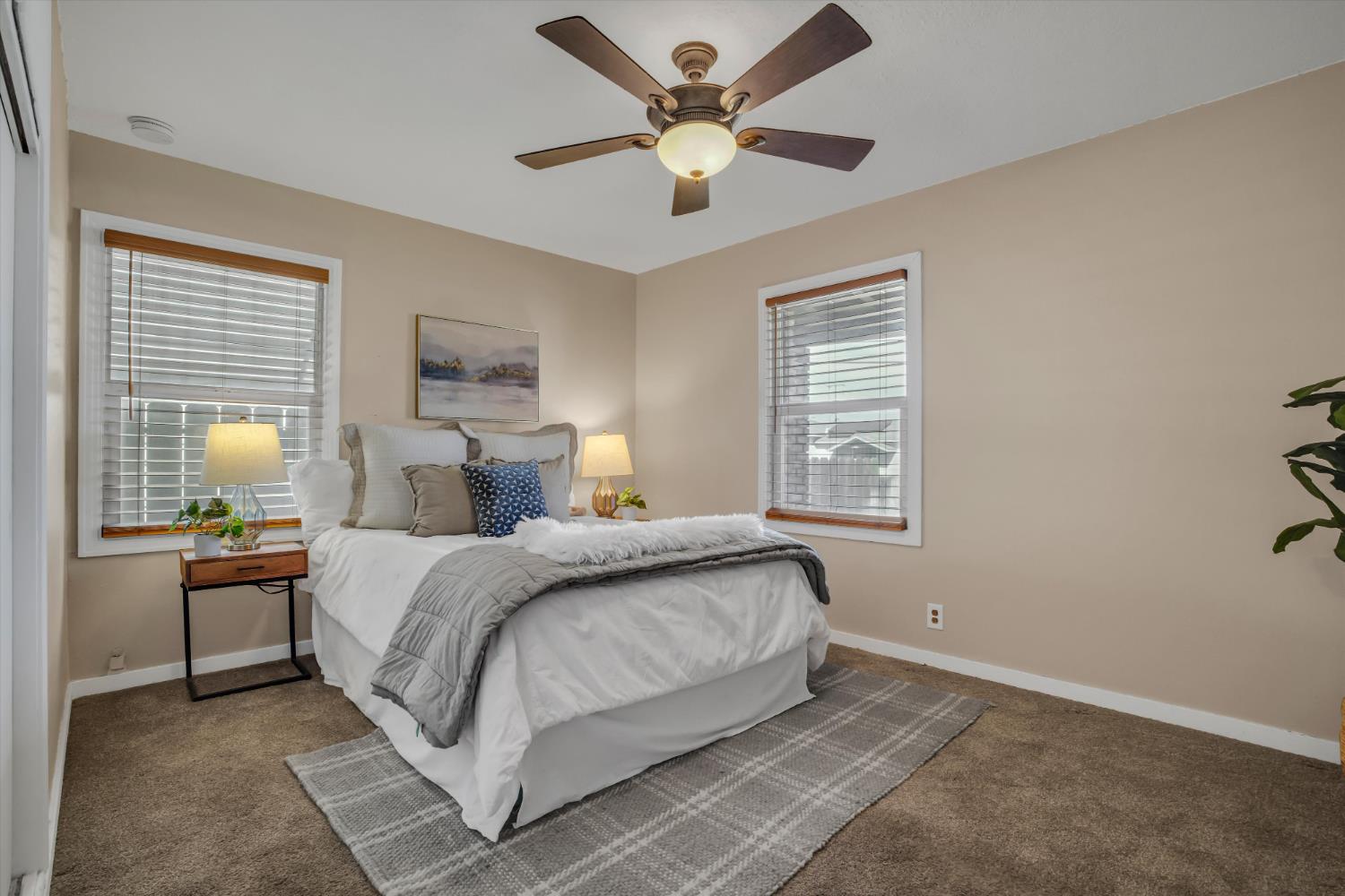 628 E North St, Manteca, CA 95336