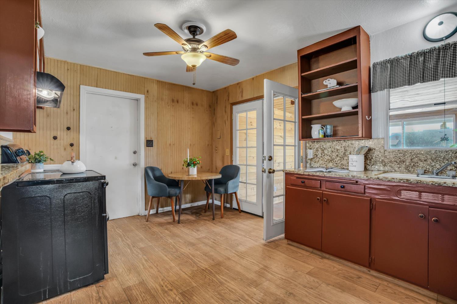 628 E North St, Manteca, CA 95336