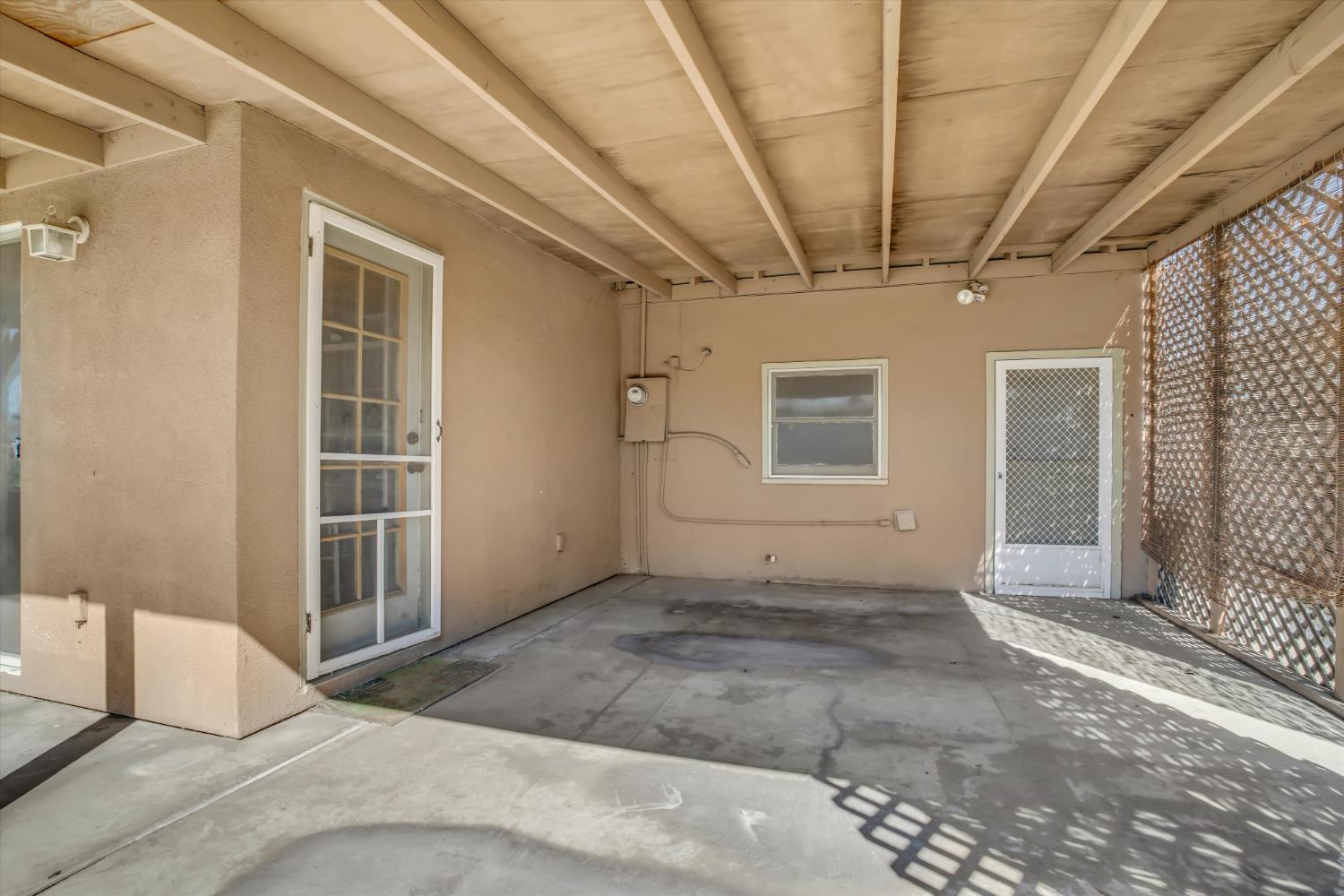 628 E North St, Manteca, CA 95336