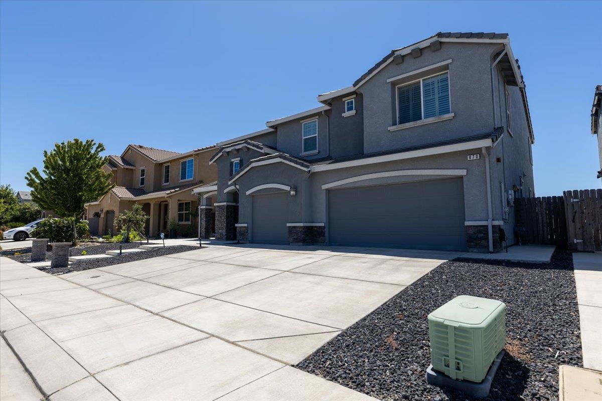870 Storybook St, Manteca, CA 95337