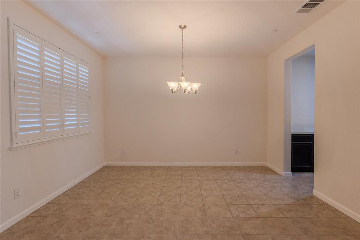 870 Storybook St, Manteca, CA 95337