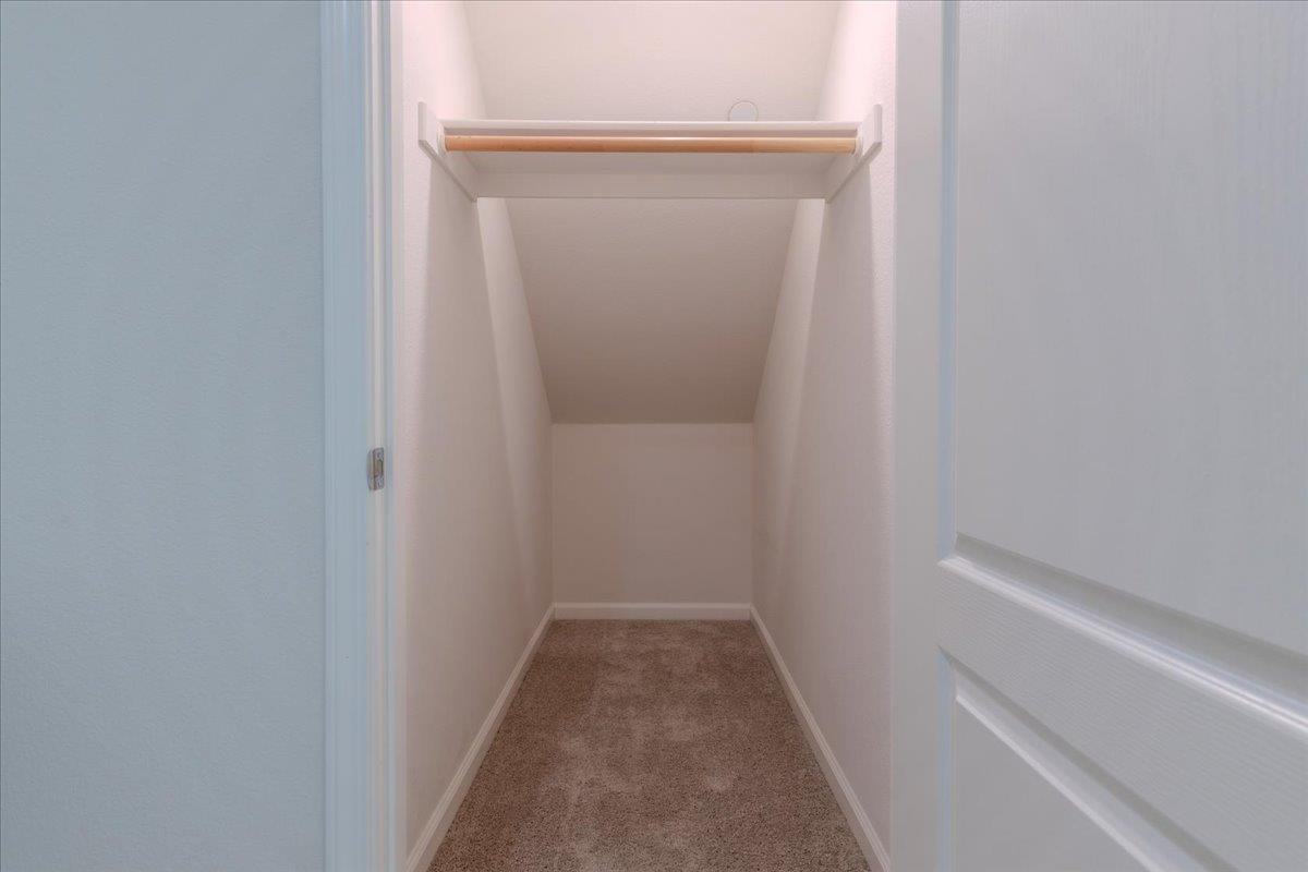 870 Storybook St, Manteca, CA 95337