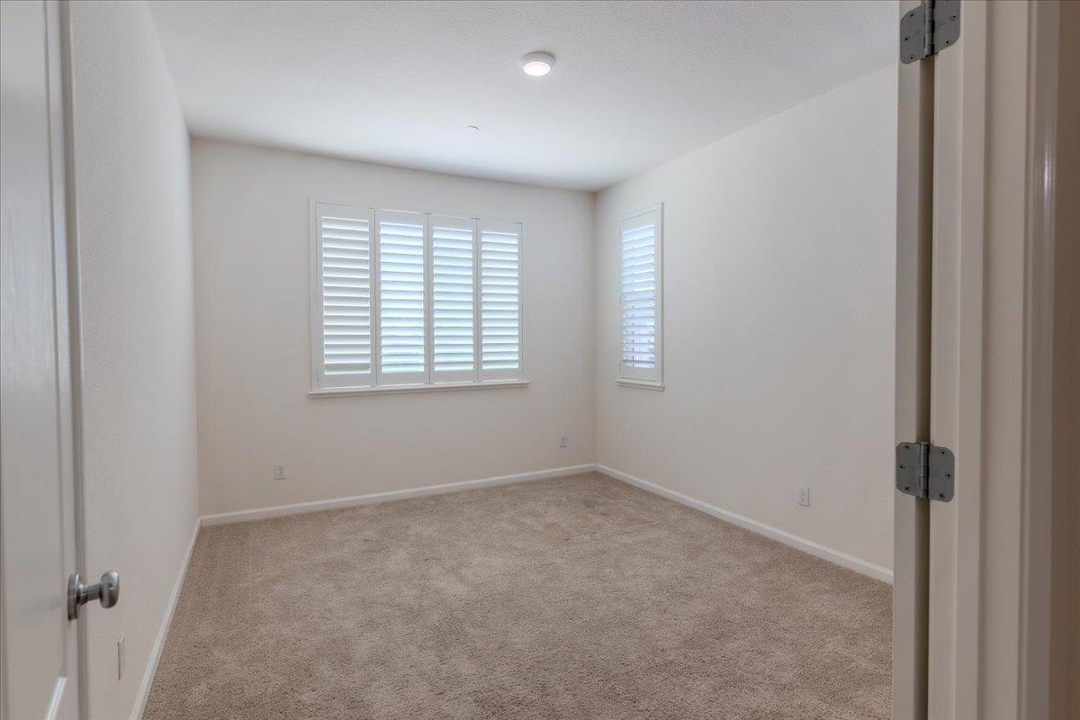 870 Storybook St, Manteca, CA 95337