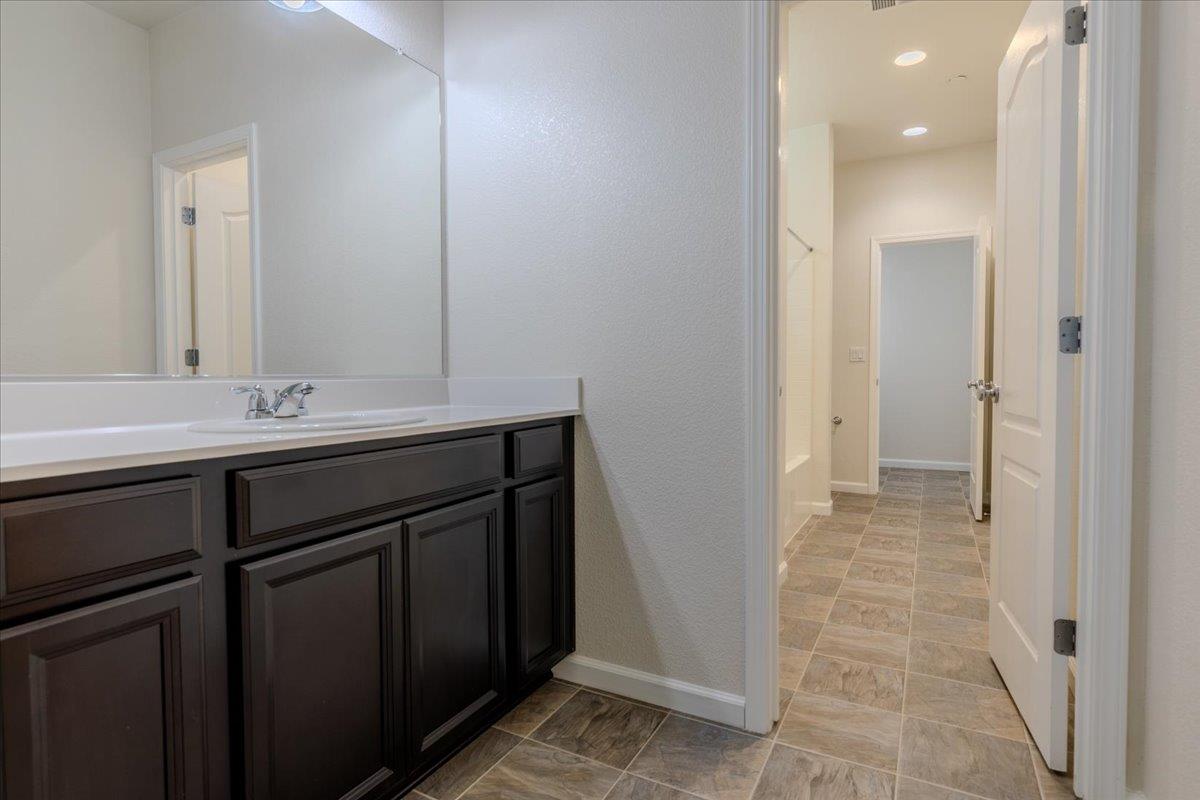 870 Storybook St, Manteca, CA 95337