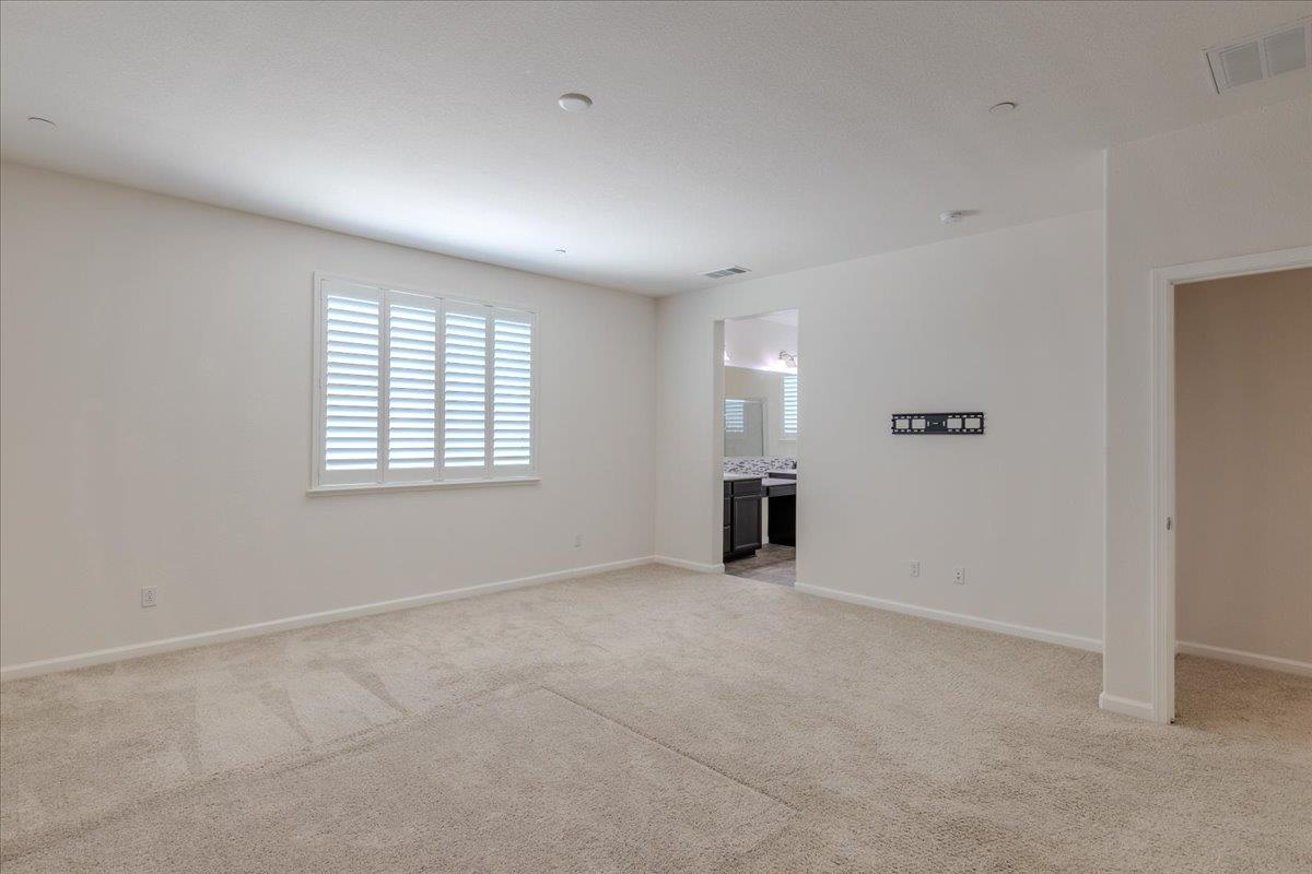 870 Storybook St, Manteca, CA 95337