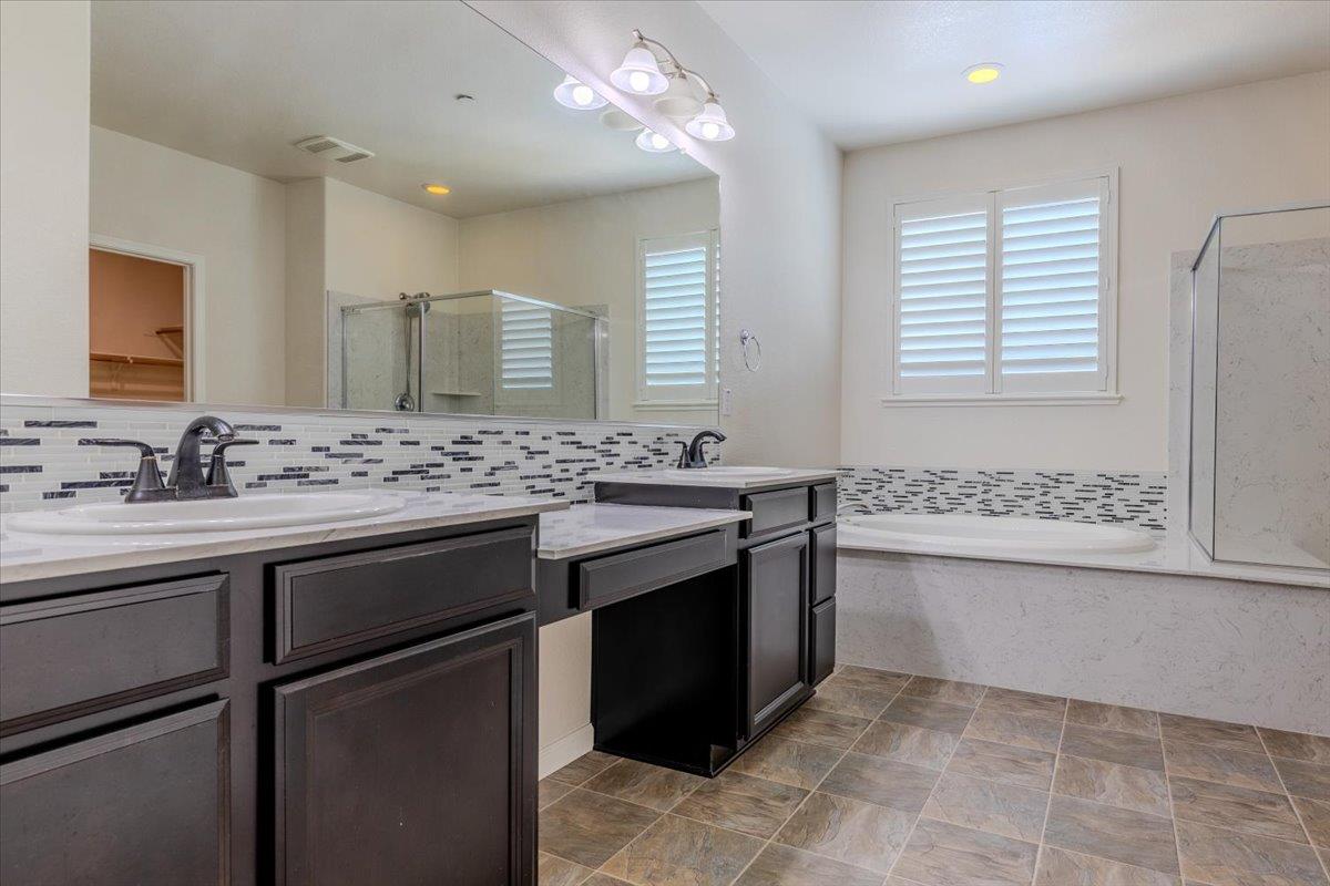 870 Storybook St, Manteca, CA 95337