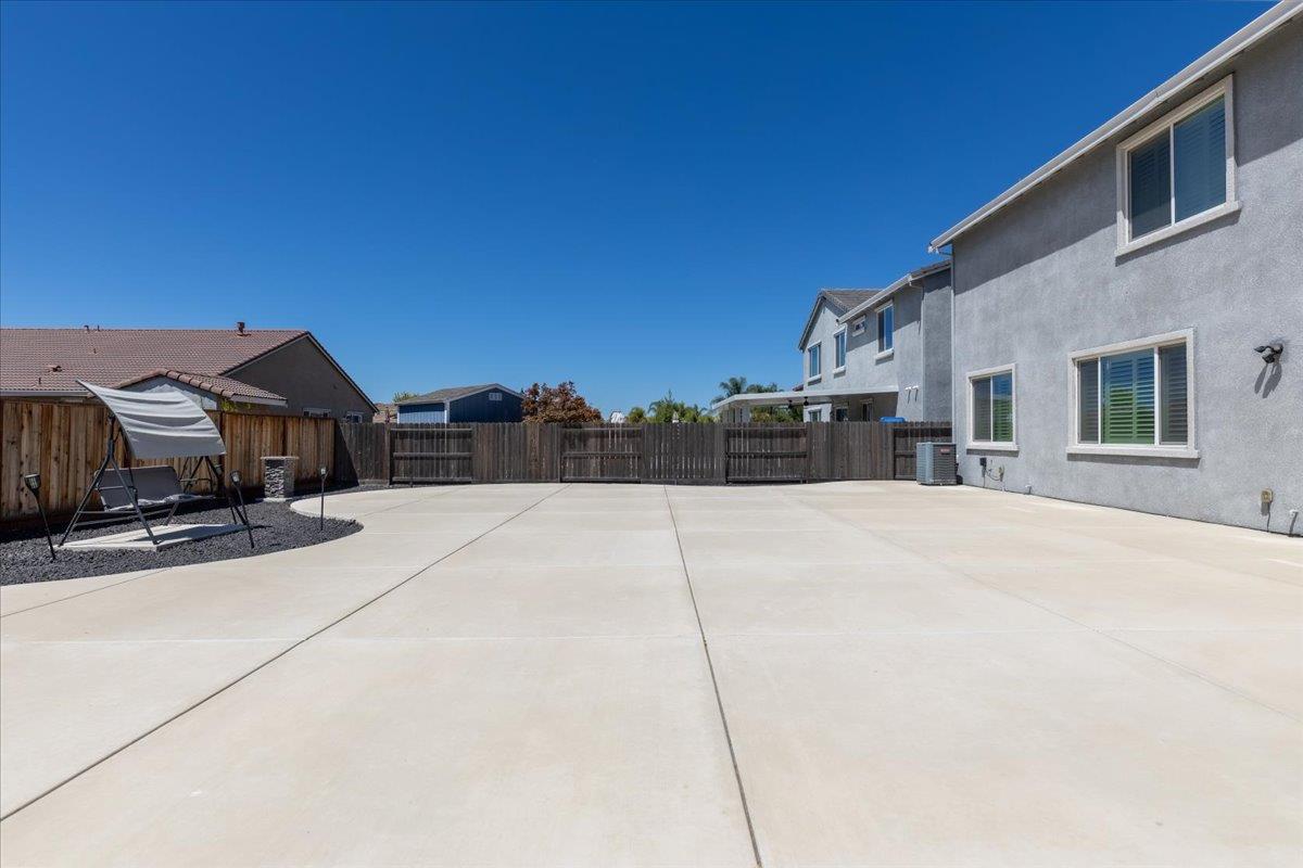 870 Storybook St, Manteca, CA 95337
