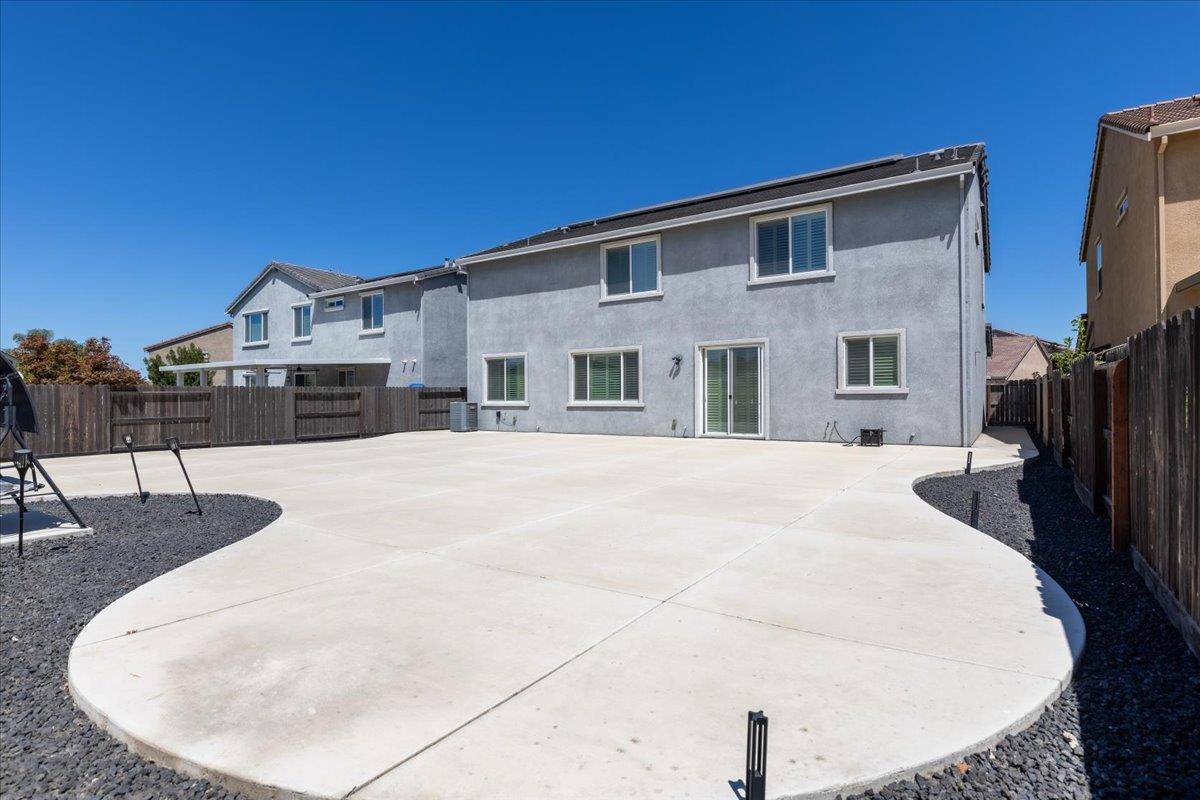 870 Storybook St, Manteca, CA 95337