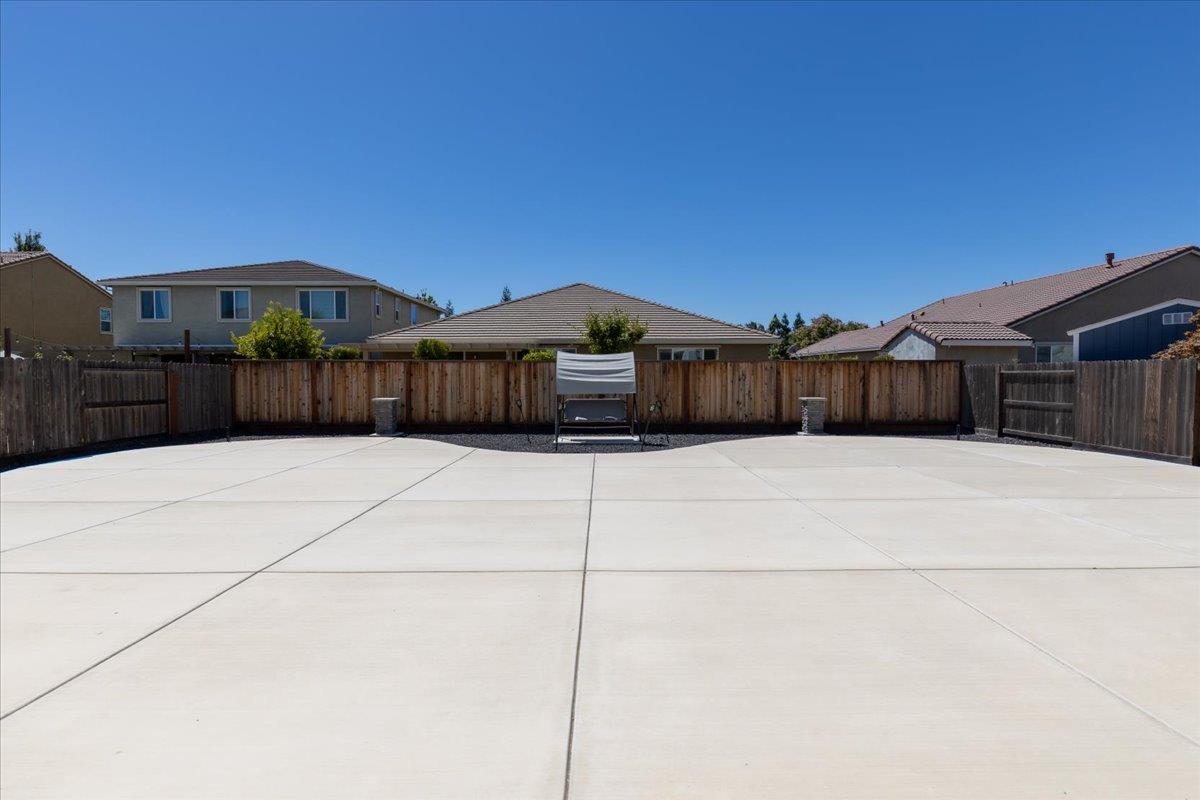 870 Storybook St, Manteca, CA 95337
