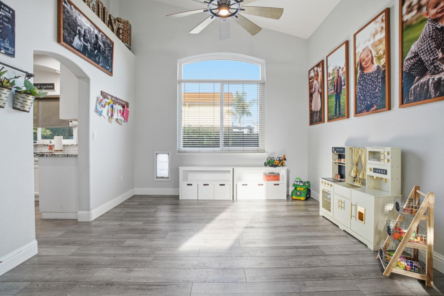 1181 Azalea St, Ripon, CA 95366