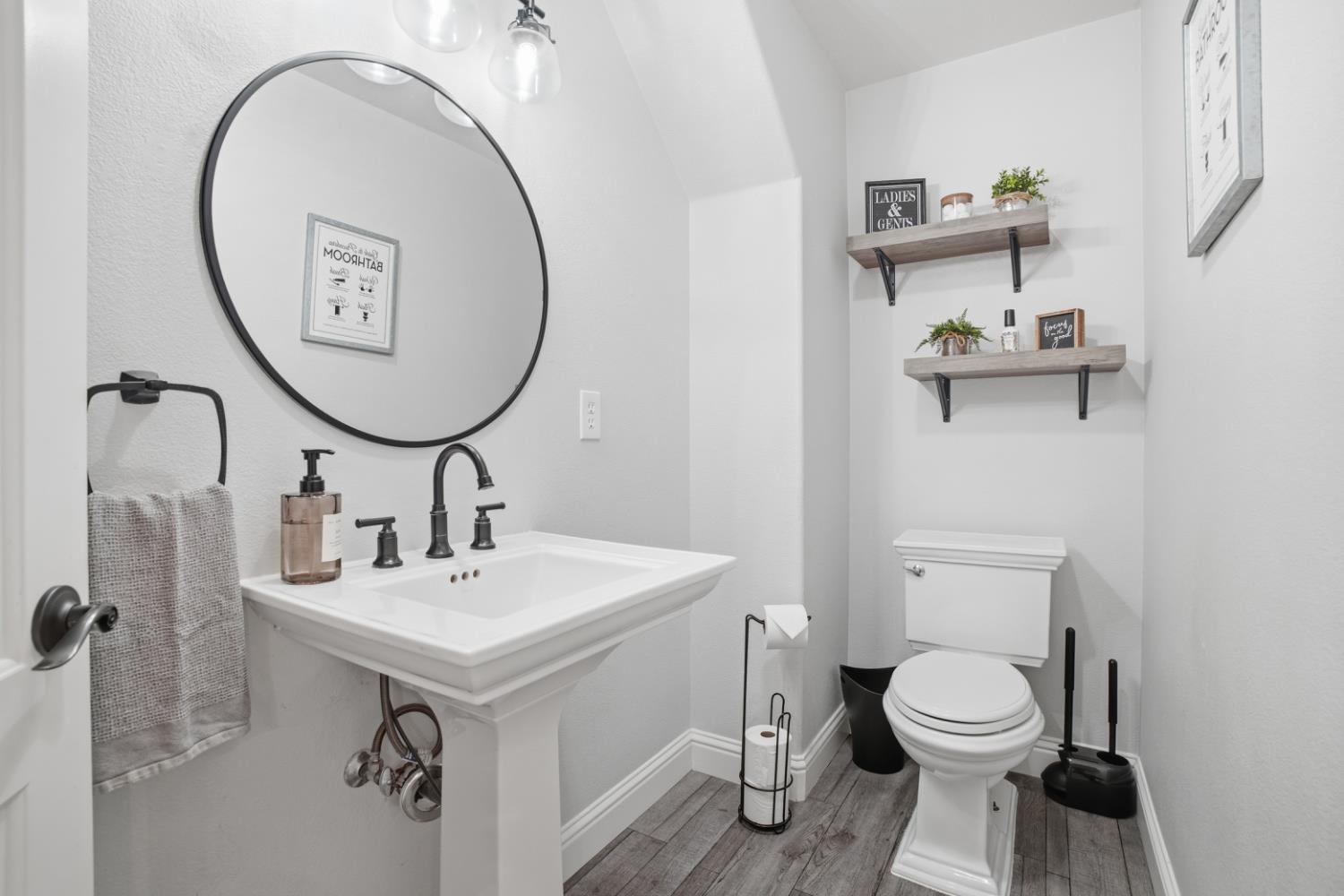 1181 Azalea St, Ripon, CA 95366