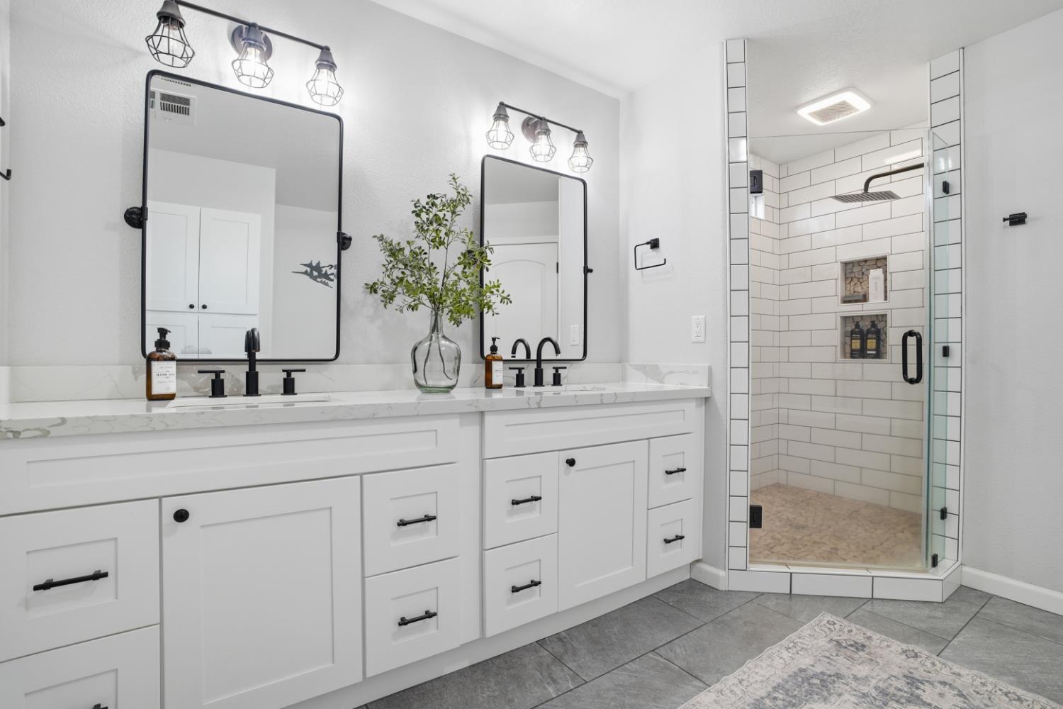 1181 Azalea St, Ripon, CA 95366