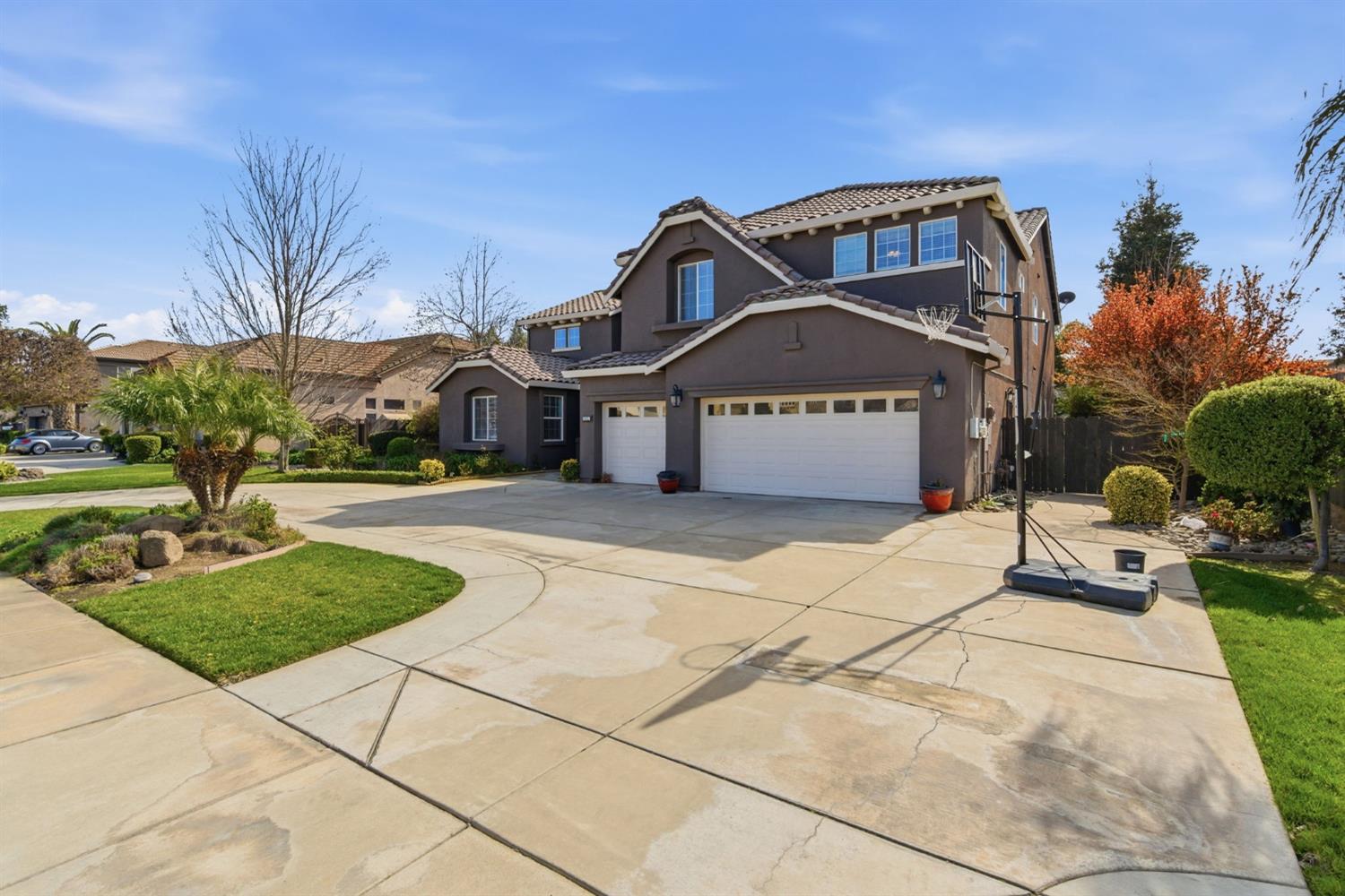 848 W Santos Ave, Ripon, CA 95366