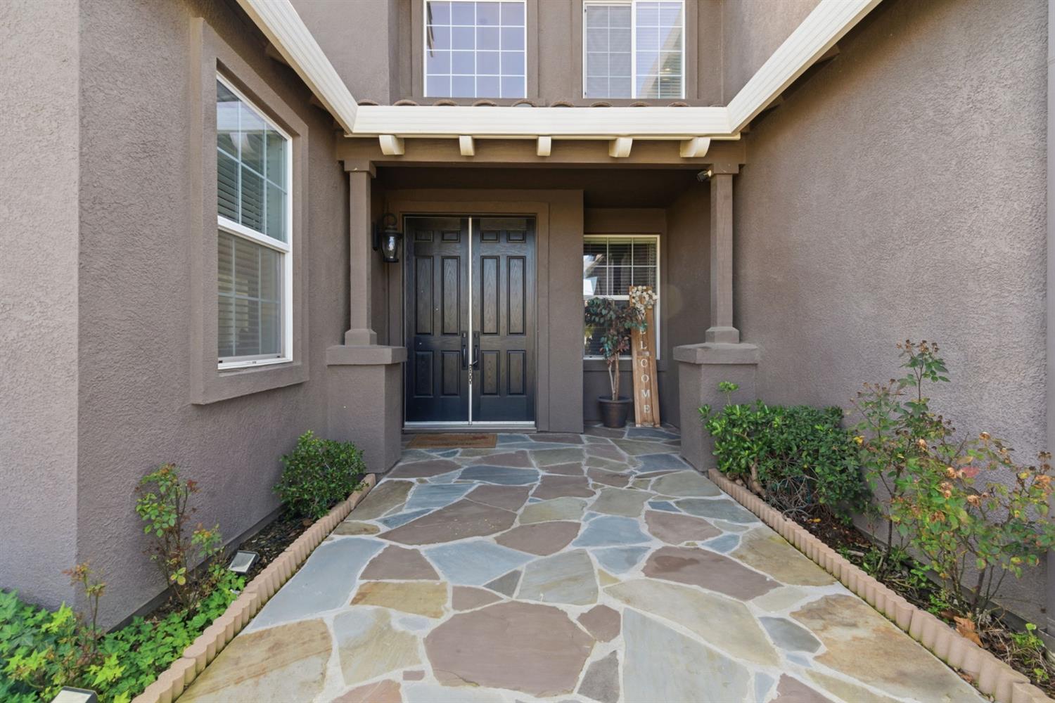 848 W Santos Ave, Ripon, CA 95366