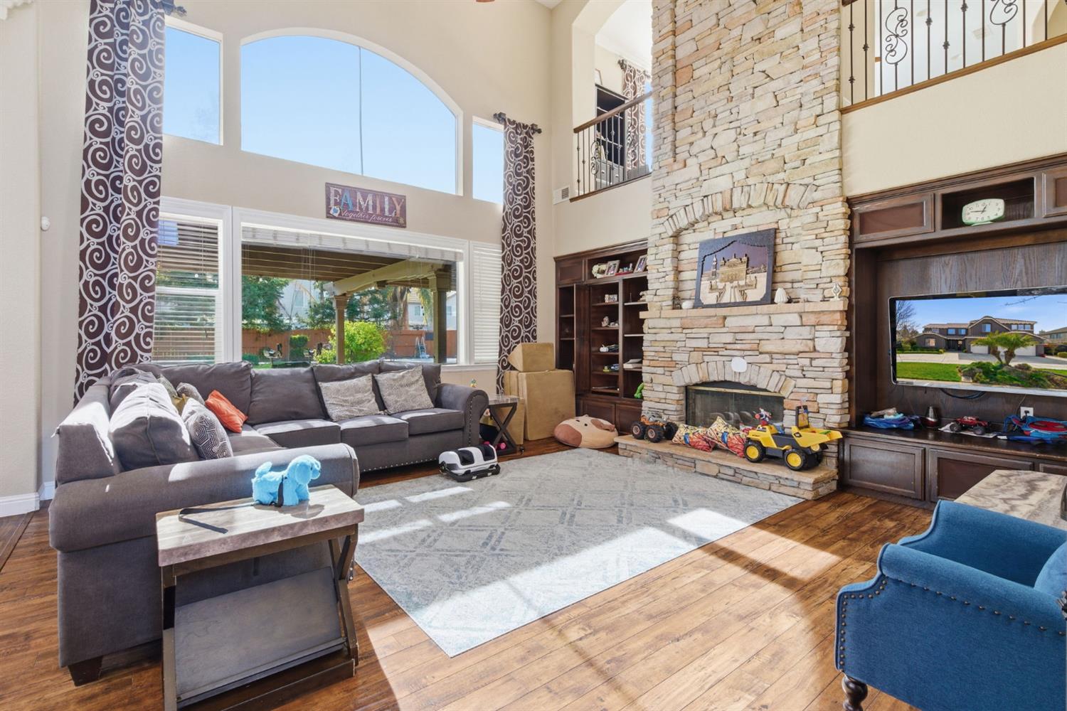 848 W Santos Ave, Ripon, CA 95366