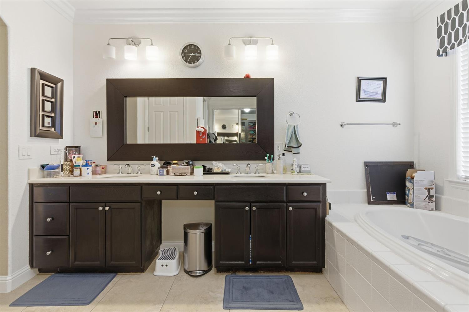 848 W Santos Ave, Ripon, CA 95366