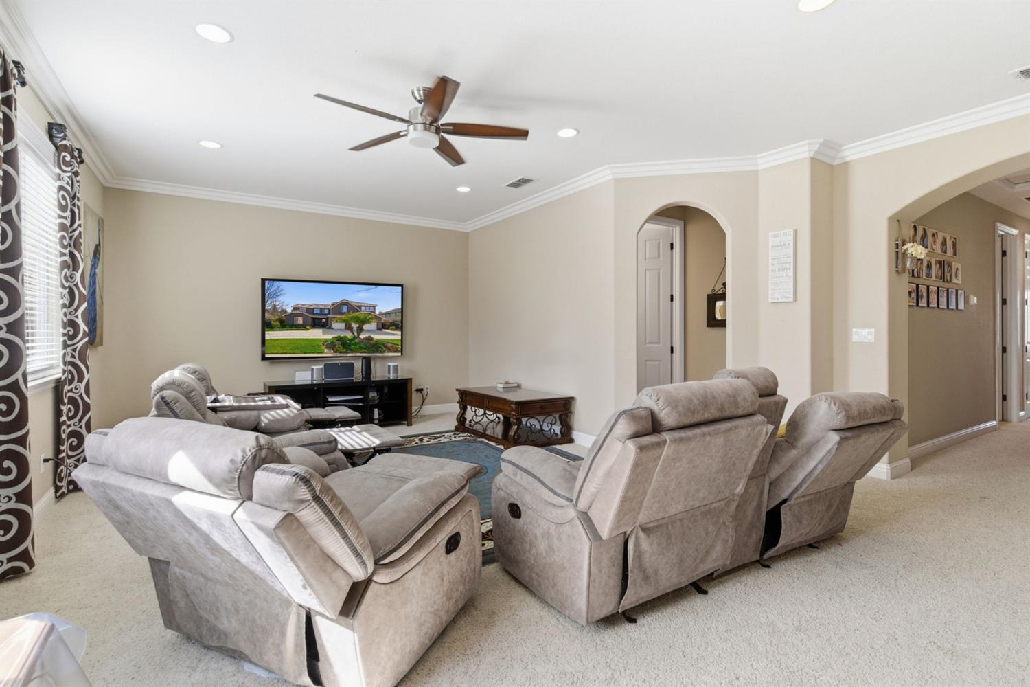 848 W Santos Ave, Ripon, CA 95366