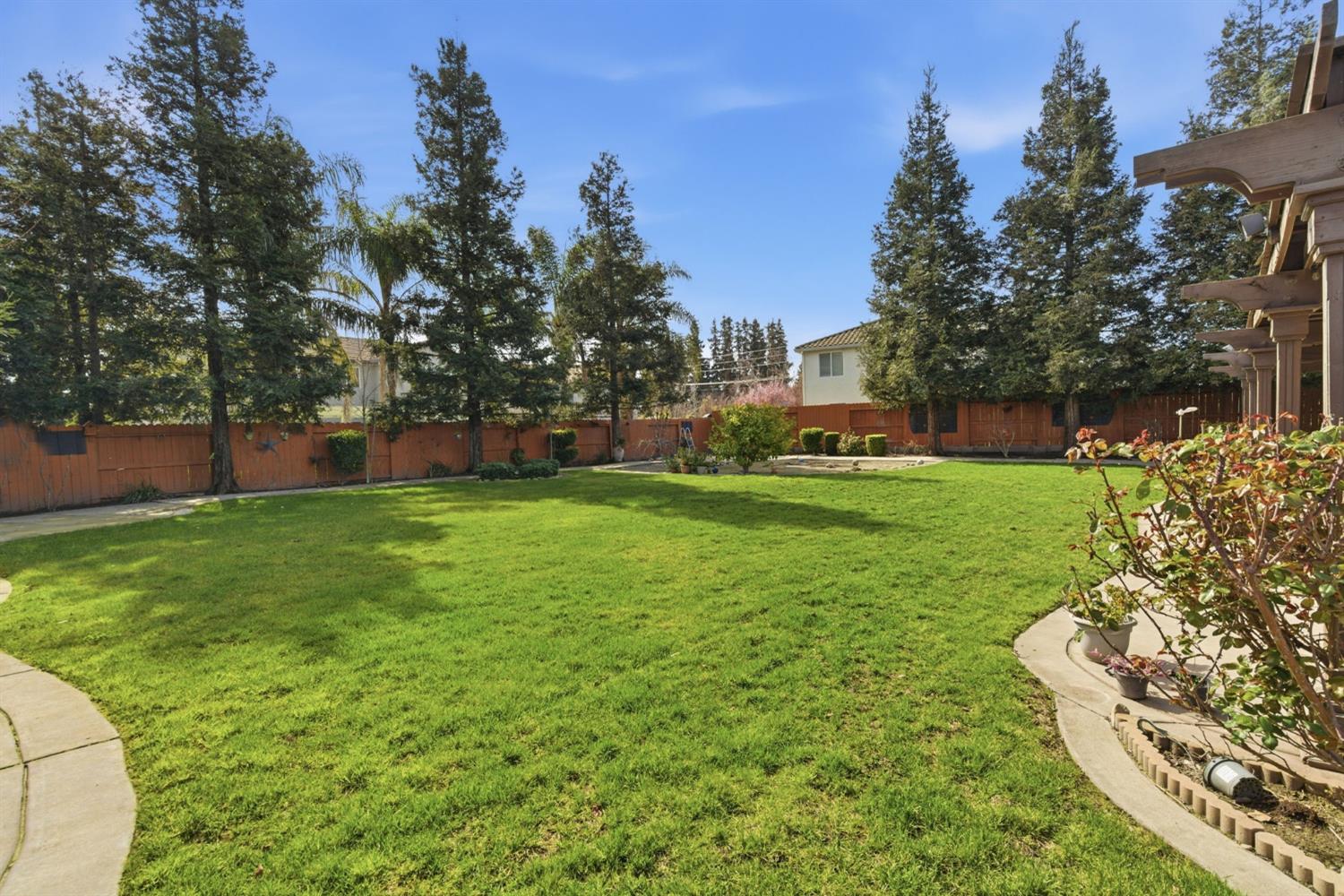 848 W Santos Ave, Ripon, CA 95366