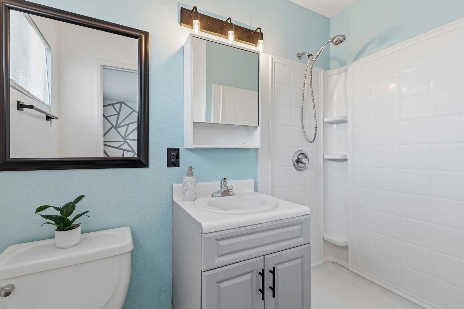 533 Linda Ct, Oakdale, CA 95361