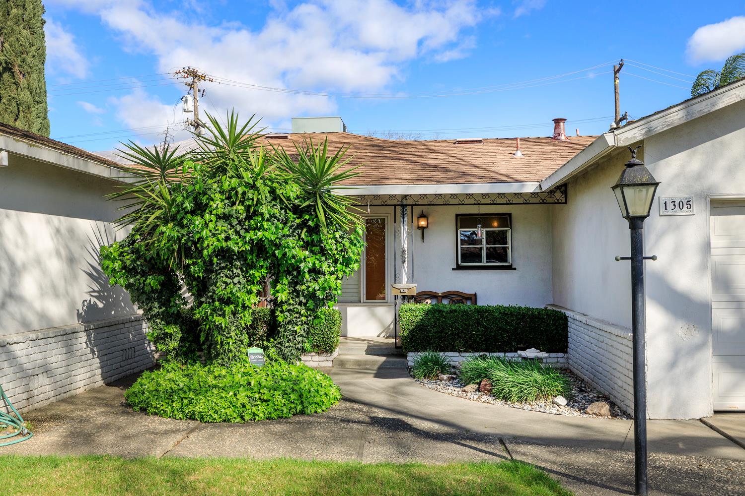 1305 Oakwood Dr, Modesto, CA 95350