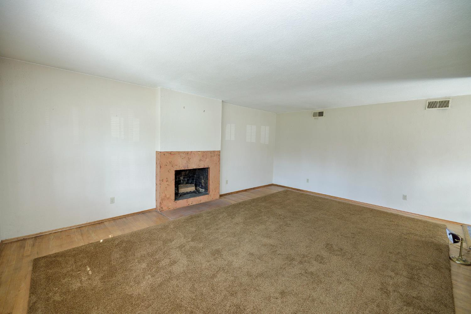 1305 Oakwood Dr, Modesto, CA 95350