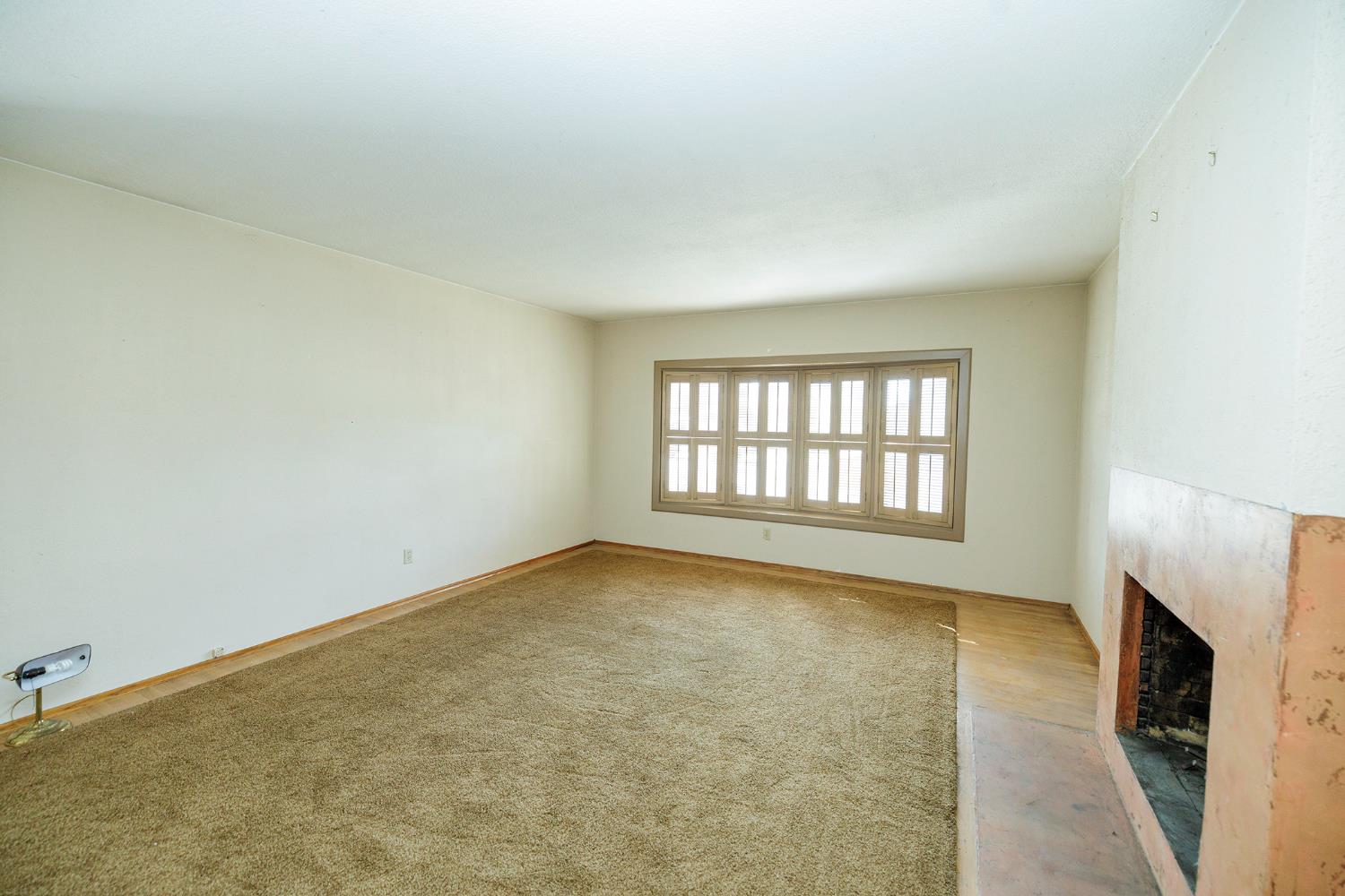 1305 Oakwood Dr, Modesto, CA 95350