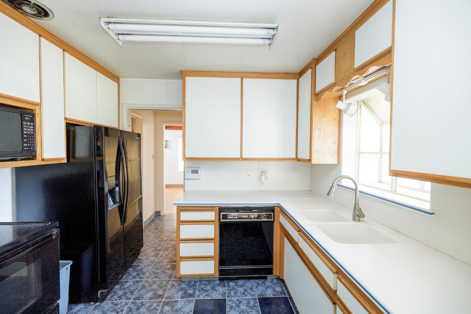 1305 Oakwood Dr, Modesto, CA 95350