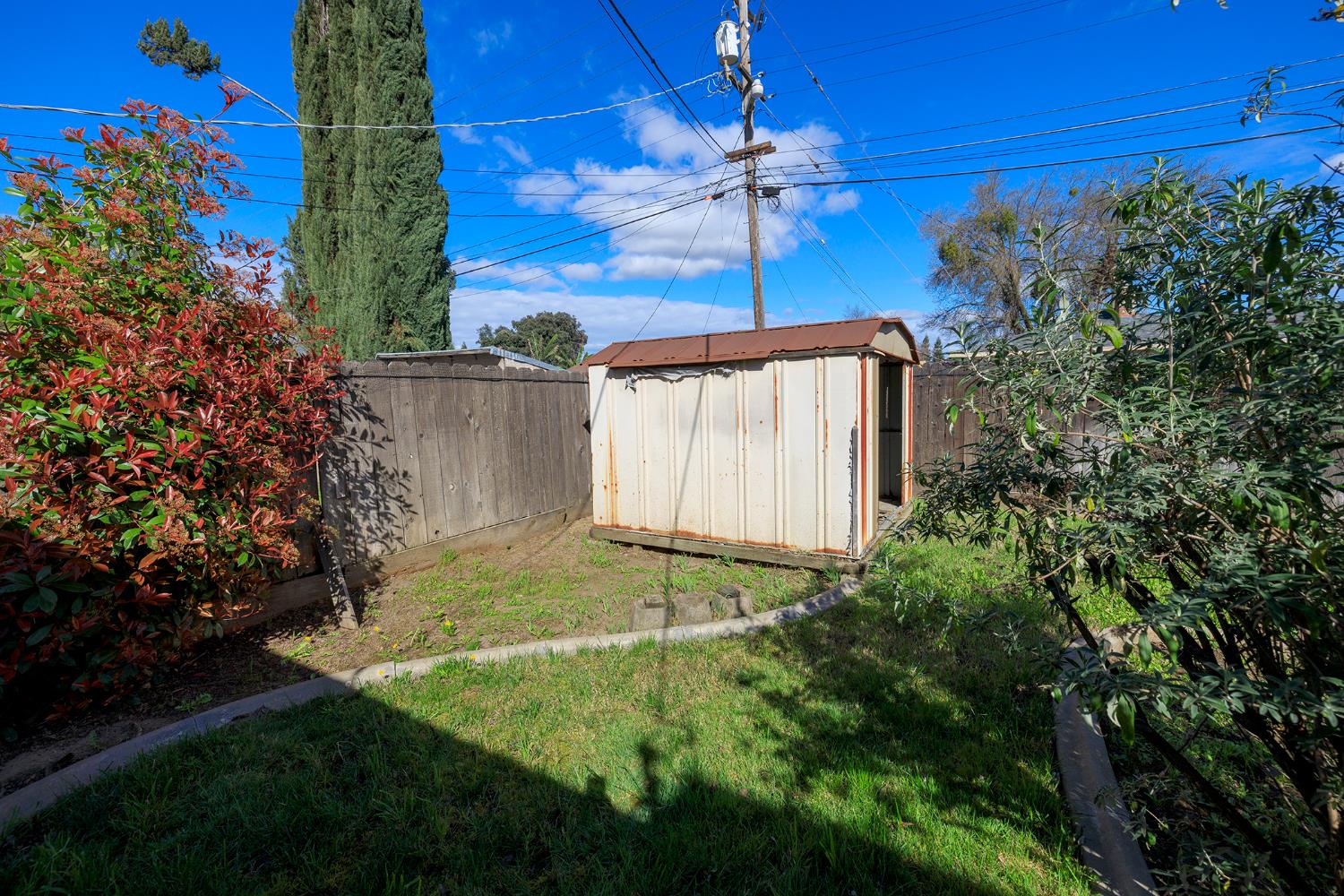 1305 Oakwood Dr, Modesto, CA 95350