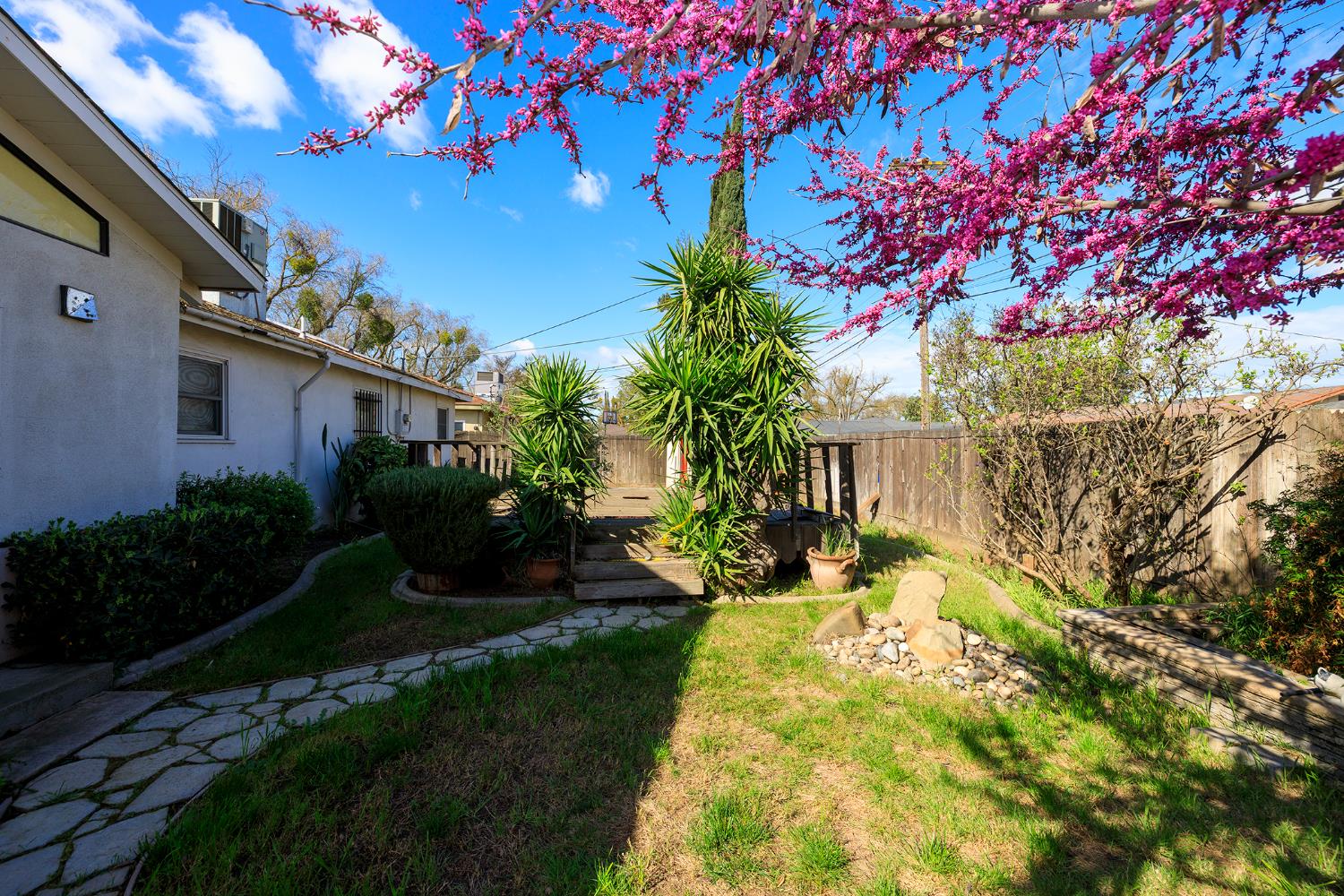 1305 Oakwood Dr, Modesto, CA 95350