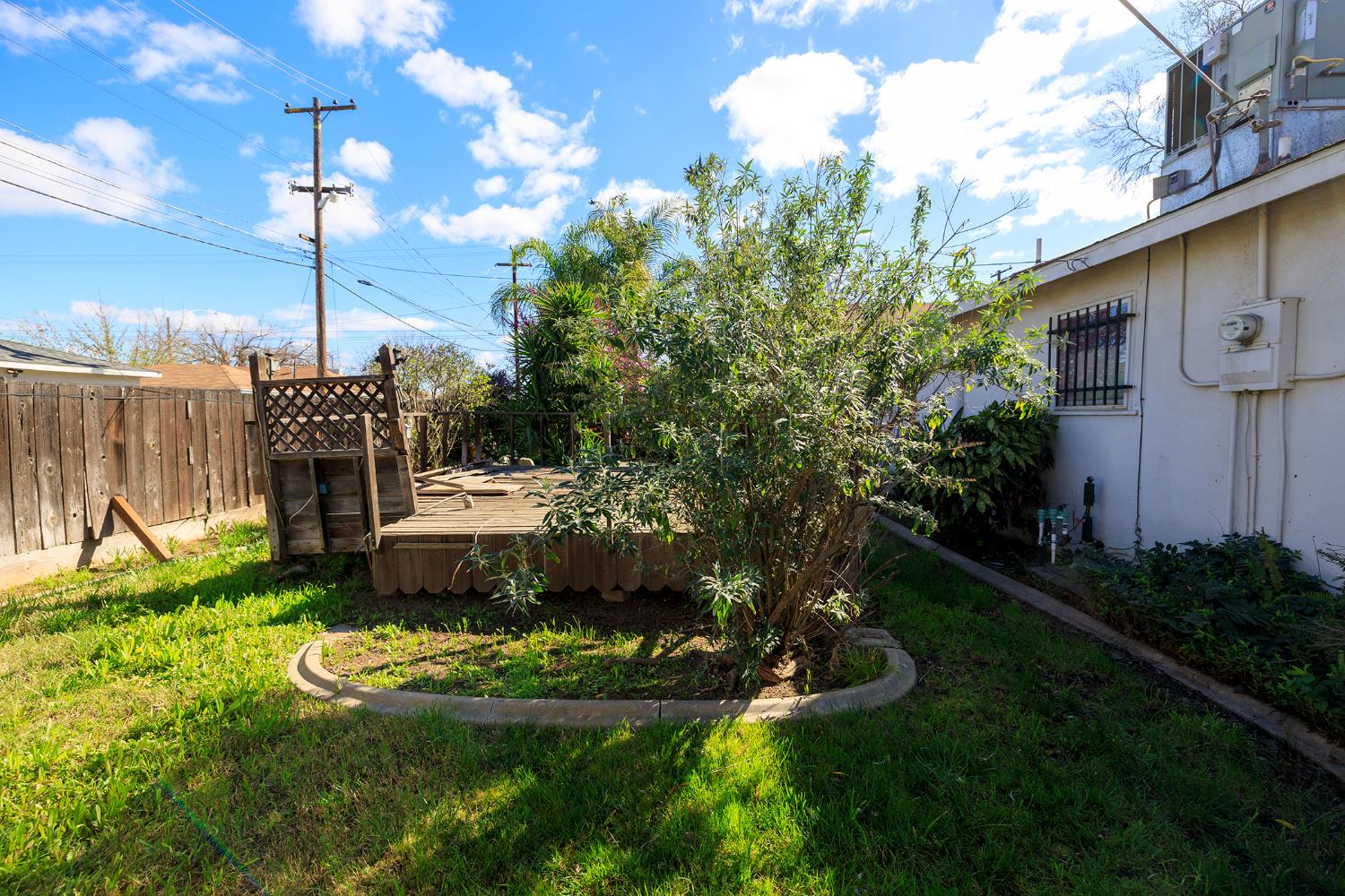 1305 Oakwood Dr, Modesto, CA 95350