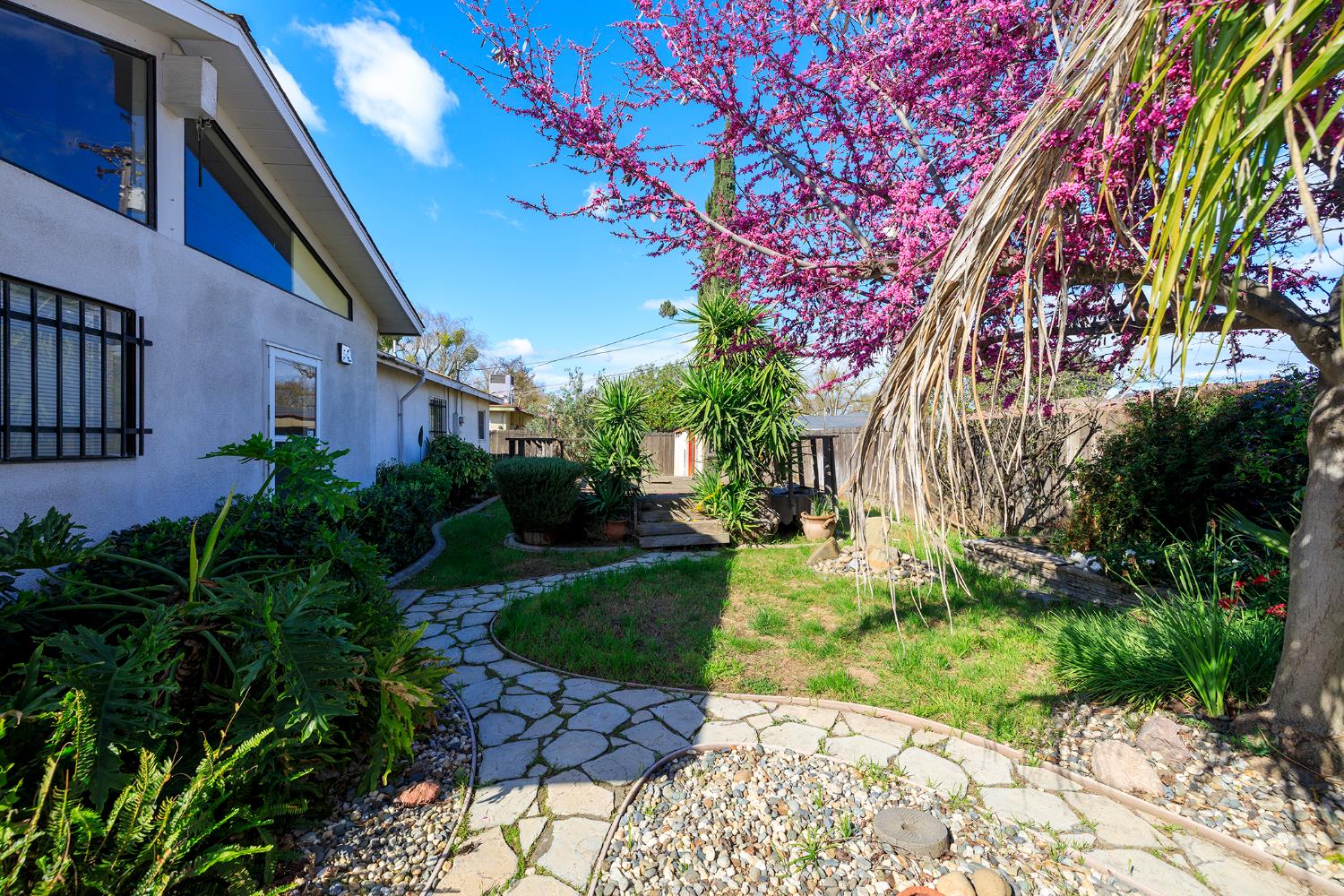 1305 Oakwood Dr, Modesto, CA 95350