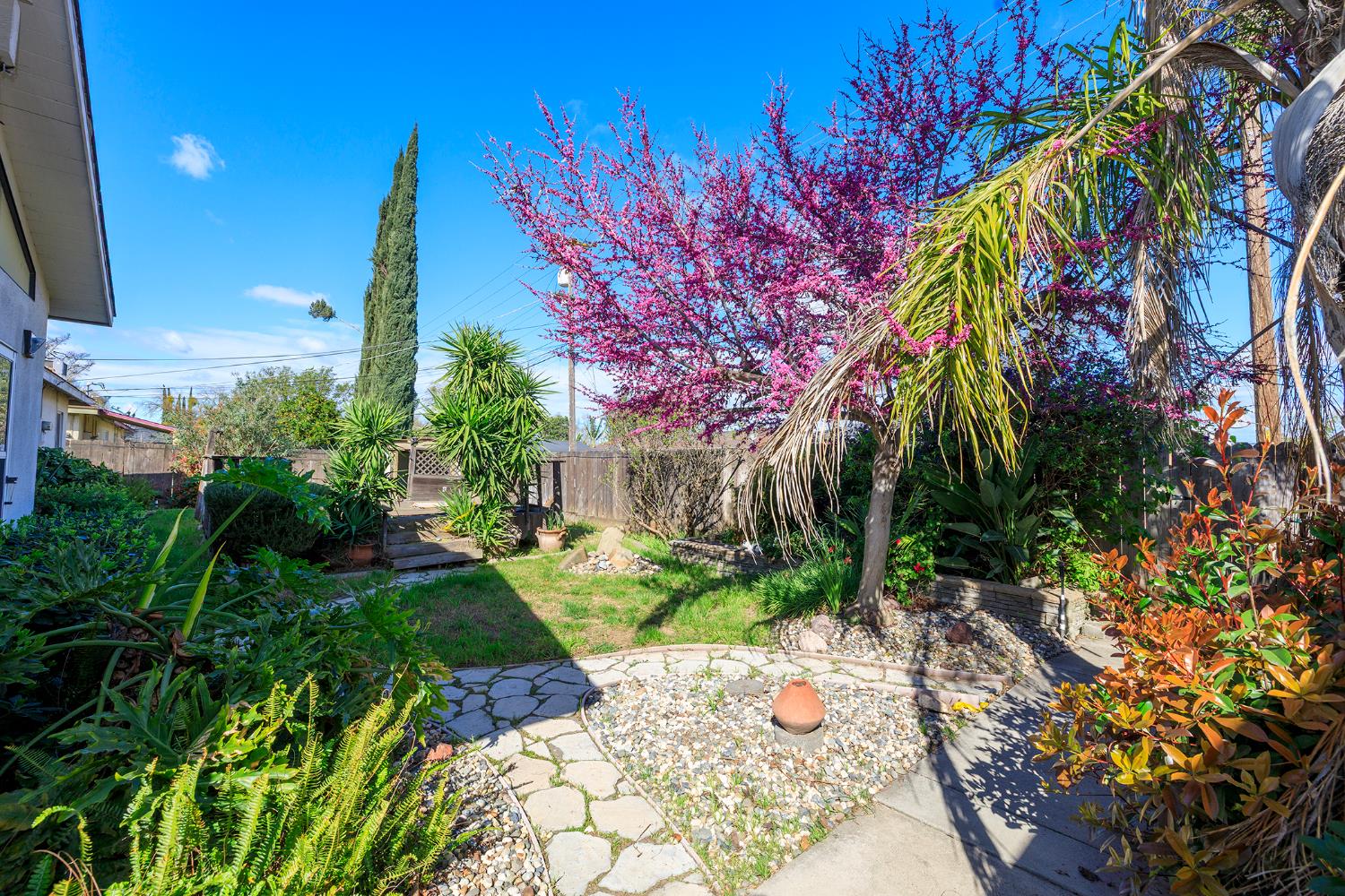 1305 Oakwood Dr, Modesto, CA 95350