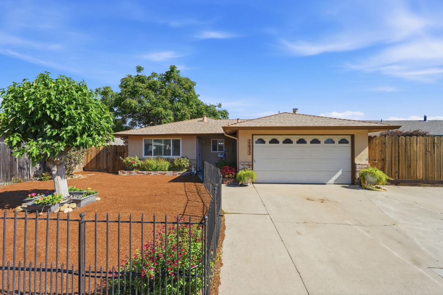 2433 Kildare Ln, Modesto, CA 95354