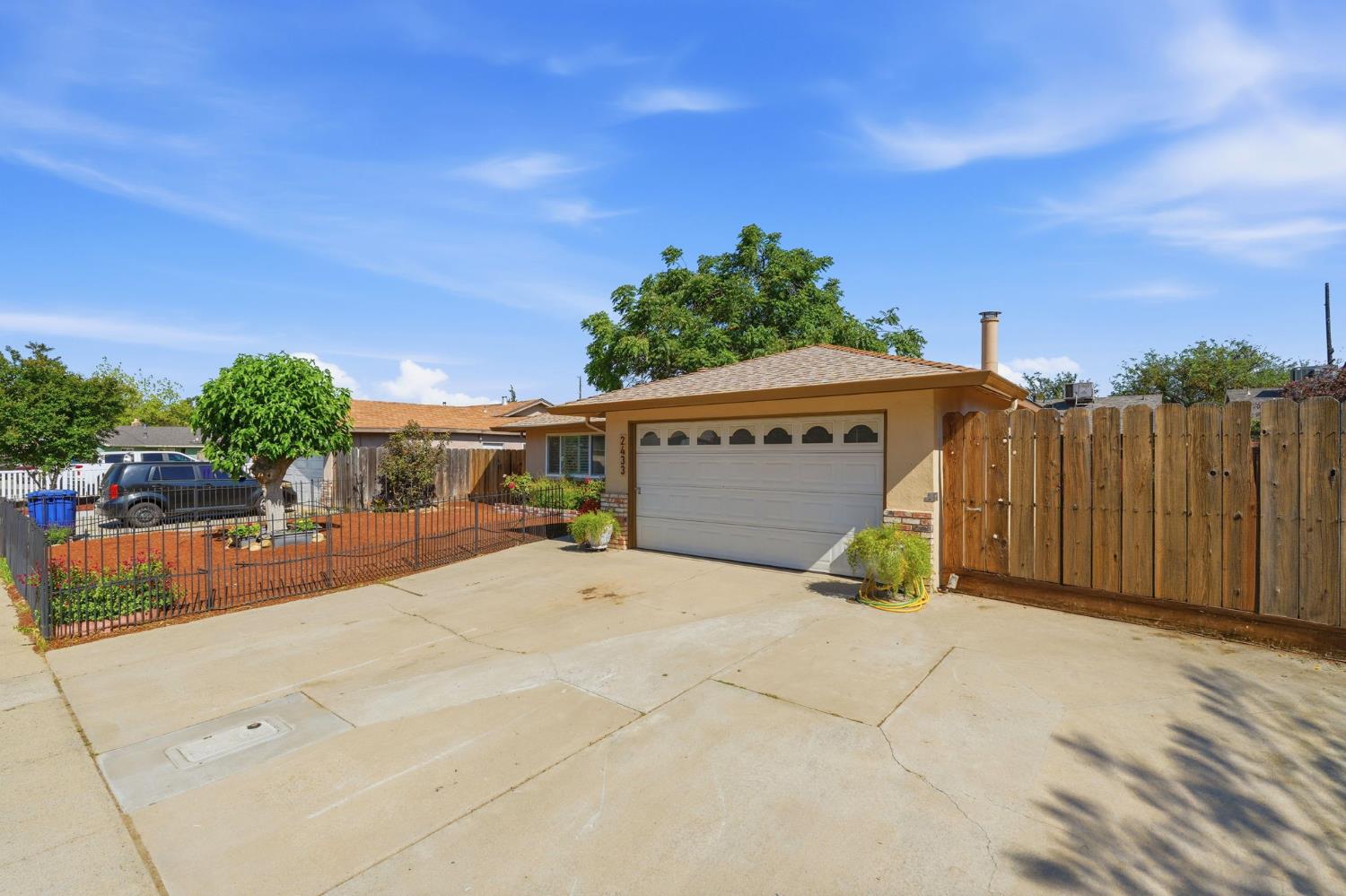 2433 Kildare Ln, Modesto, CA 95354