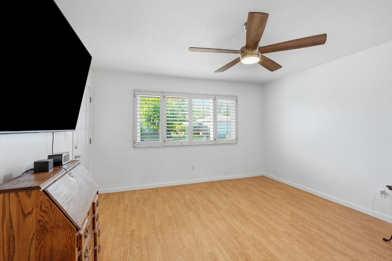 2433 Kildare Ln, Modesto, CA 95354