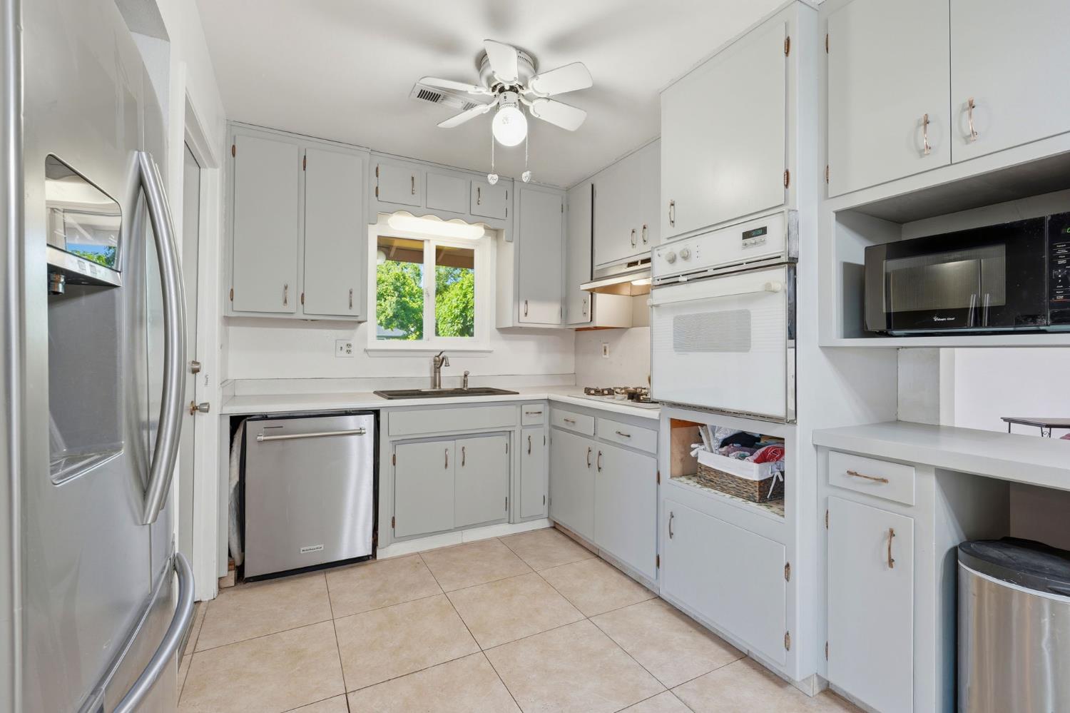 2433 Kildare Ln, Modesto, CA 95354