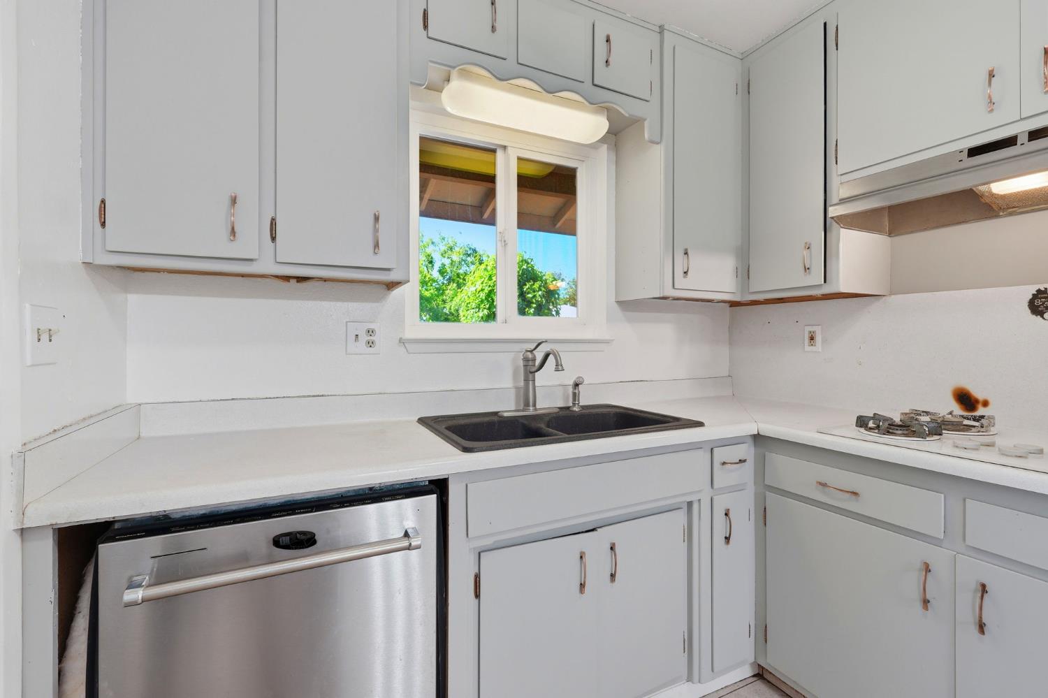 2433 Kildare Ln, Modesto, CA 95354