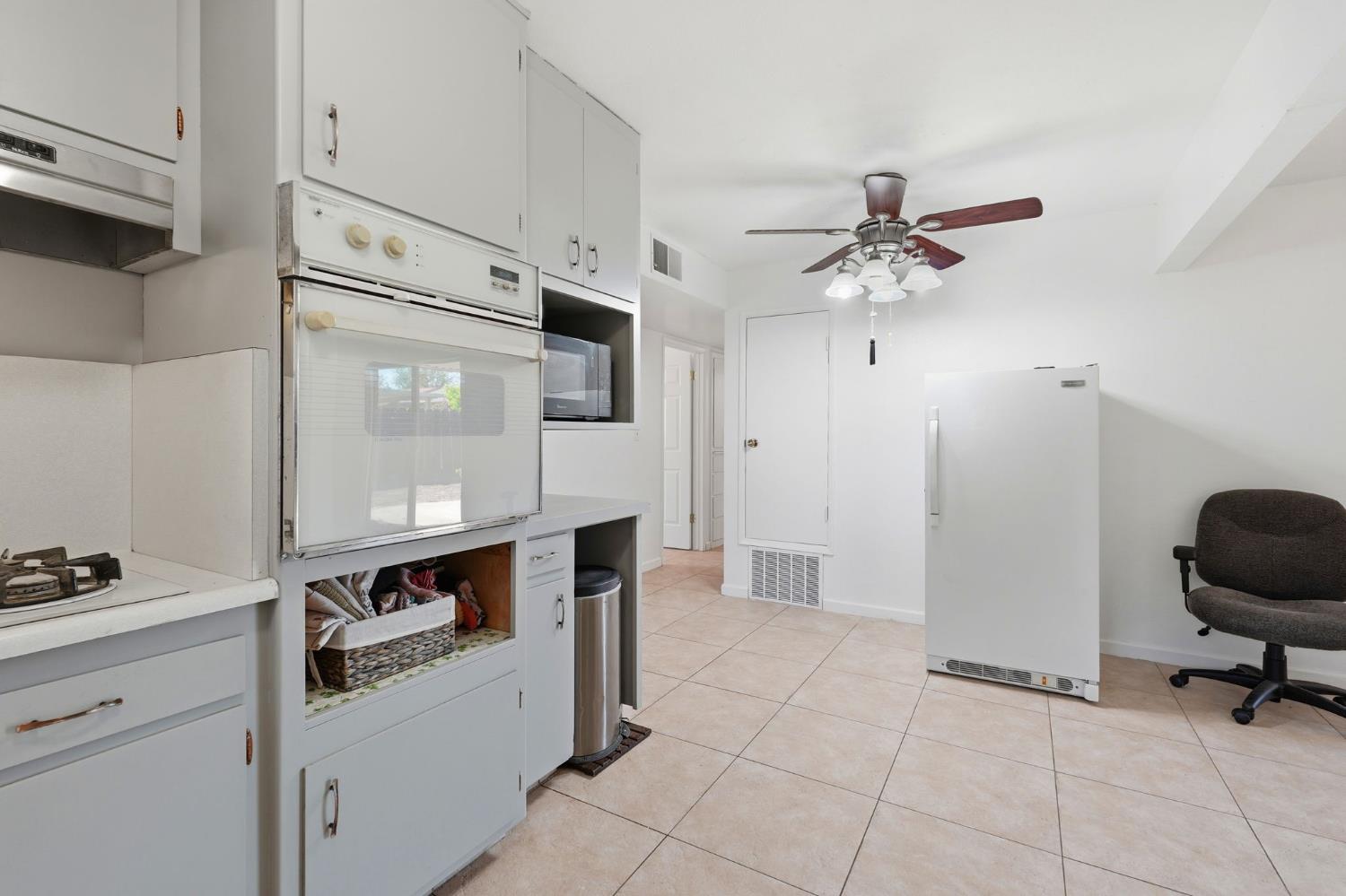 2433 Kildare Ln, Modesto, CA 95354